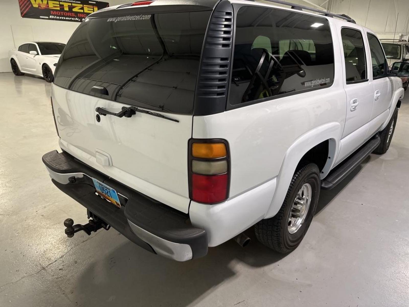2004 WHITE CHEVROLET SUBURBAN 2500 LT (3GNGK26G34G) with an 8.1L engine, Automatic transmission, located at 1030 S. 22nd St., Bismarck, ND, 58504, (701) 258-0022, 46.793560, -100.758118 - Photo #0