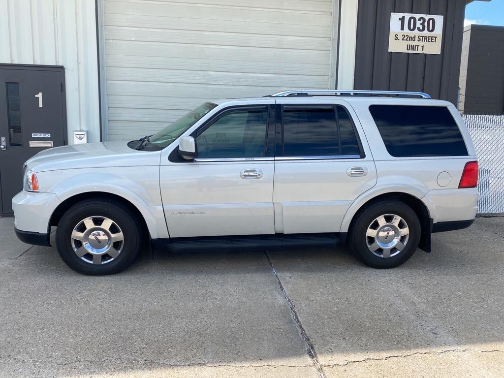 photo of 2006 LINCOLN NAVIGATOR 4DR