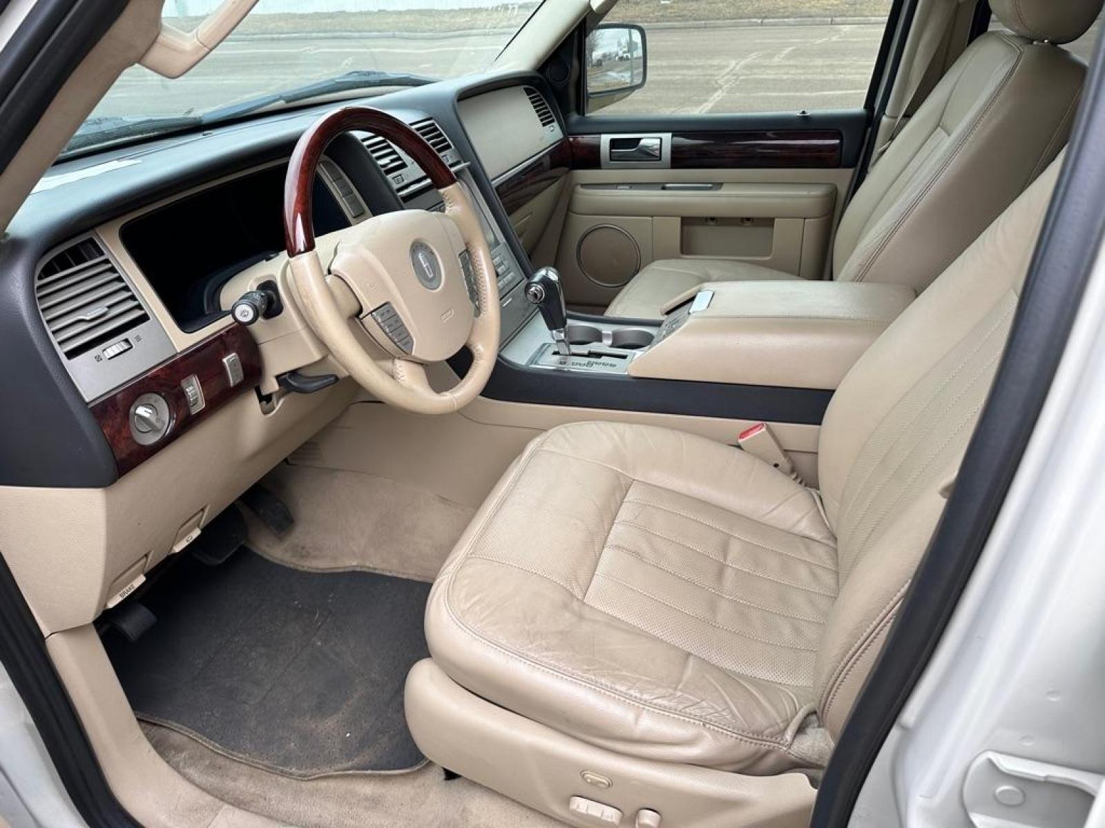 2006 PEARL LINCOLN NAVIGATOR ULTIMATE (5LMFU28576L) with an 5.4L engine, Automatic transmission, located at 1030 S. 22nd St., Bismarck, ND, 58504, (701) 258-0022, 46.793560, -100.758118 - NEW REBUILT - Photo #11