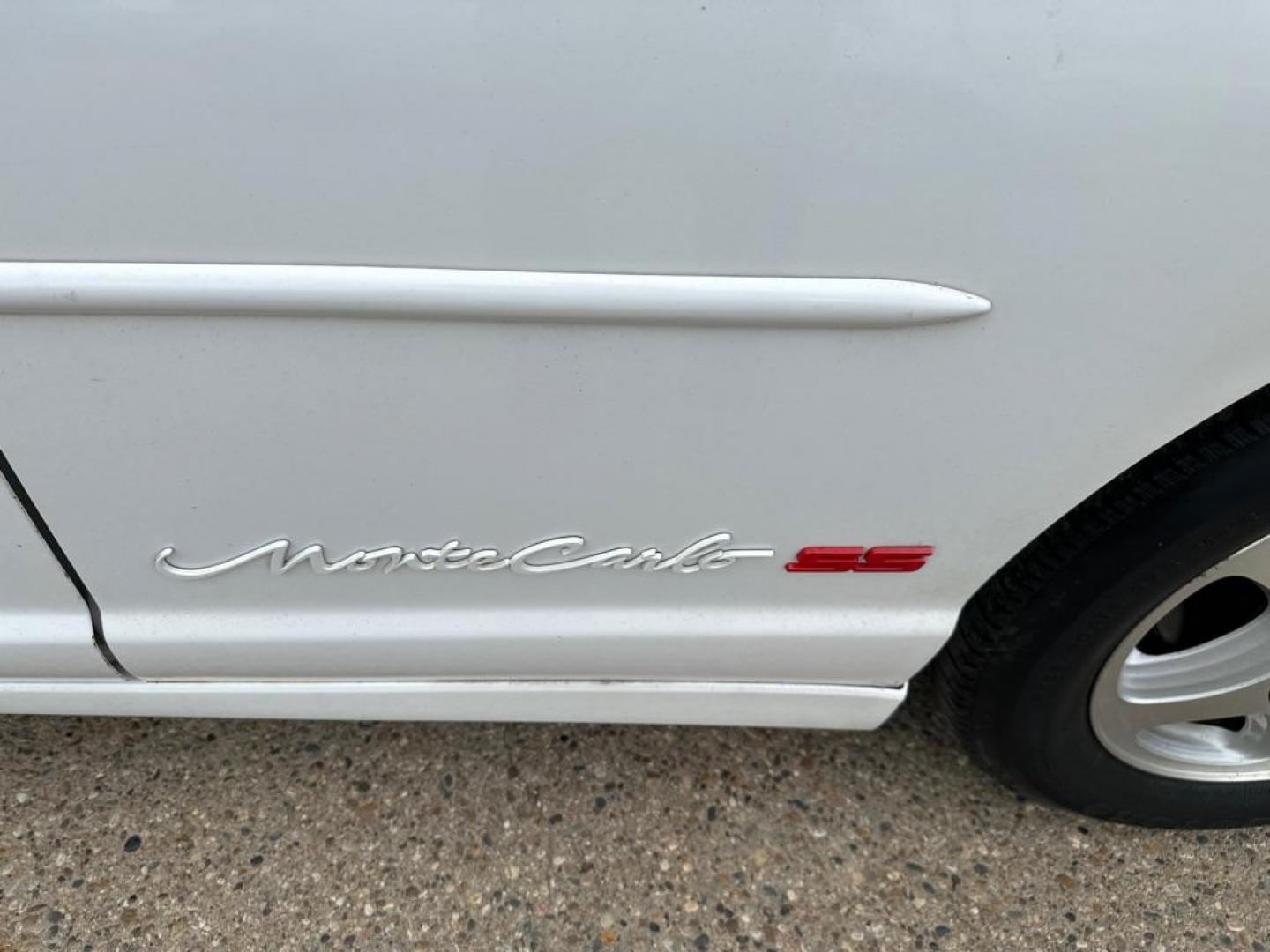 2000 WHITE CHEVROLET MONTE CARLO SS (2G1WX12K4Y9) with an 3.8L engine, Automatic transmission, located at 1030 S. 22nd St., Bismarck, ND, 58504, (701) 258-0022, 46.793560, -100.758118 - Photo#10
