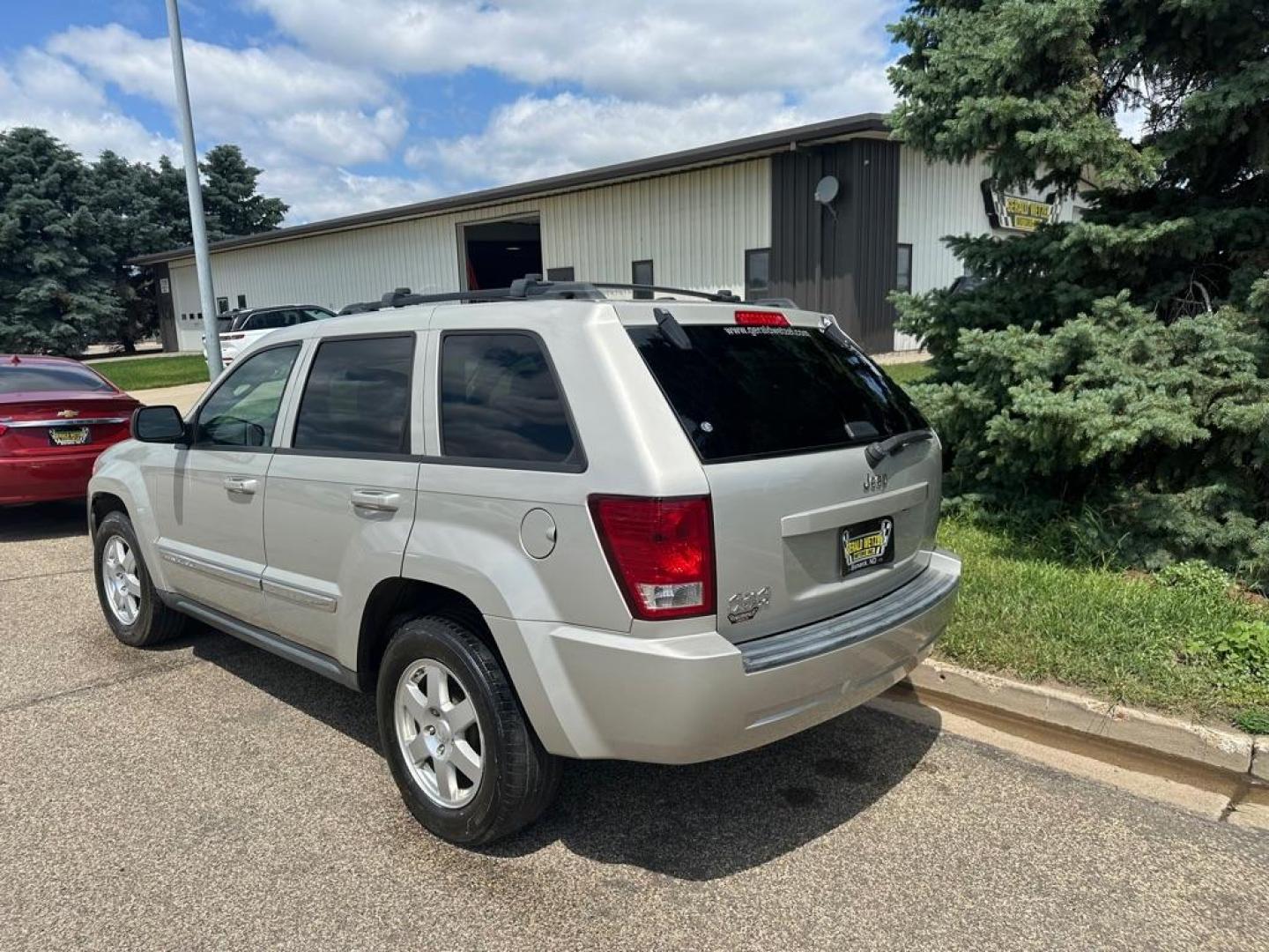 2010 JEEP GRAND CHEROKEE LAREDO (1J4PR4GK8AC) with an 3.7L engine, Automatic transmission, located at 1030 S. 22nd St., Bismarck, ND, 58504, (701) 258-0022, 46.793560, -100.758118 - NICE CLEAN JEEP - Photo#1