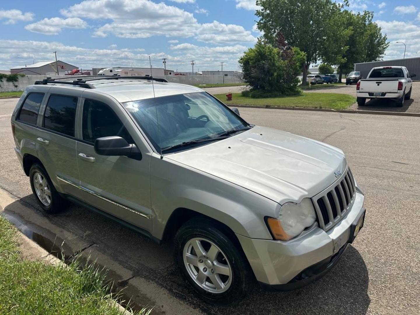2010 JEEP GRAND CHEROKEE LAREDO (1J4PR4GK8AC) with an 3.7L engine, Automatic transmission, located at 1030 S. 22nd St., Bismarck, ND, 58504, (701) 258-0022, 46.793560, -100.758118 - NICE CLEAN JEEP - Photo#2