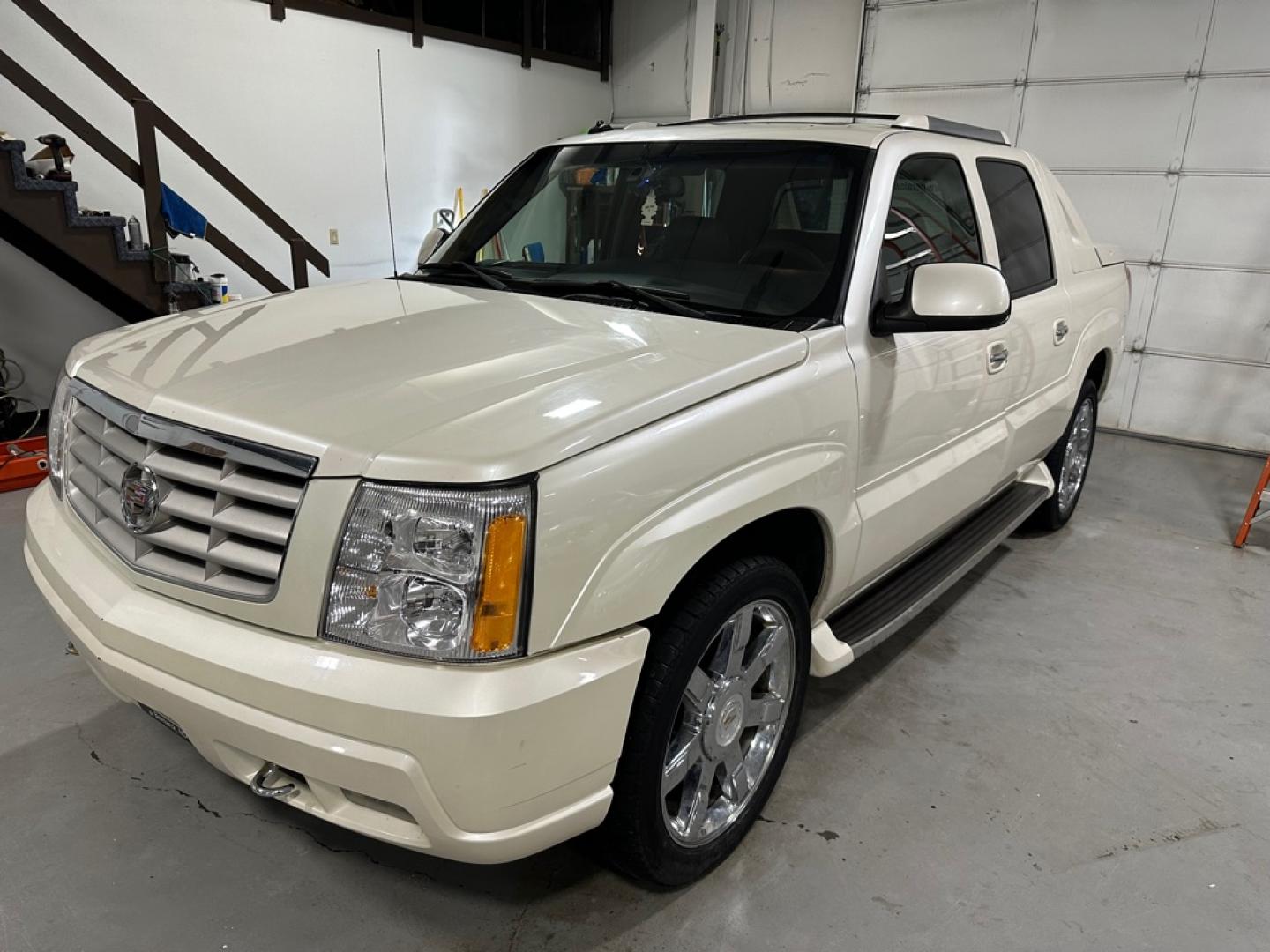 2003 CADILLAC ESCALADE EXT (3GYEK63N53G) with an 6.0L engine, Automatic transmission, located at 1030 S. 22nd St., Bismarck, ND, 58504, (701) 258-0022, 46.793560, -100.758118- Photo#0