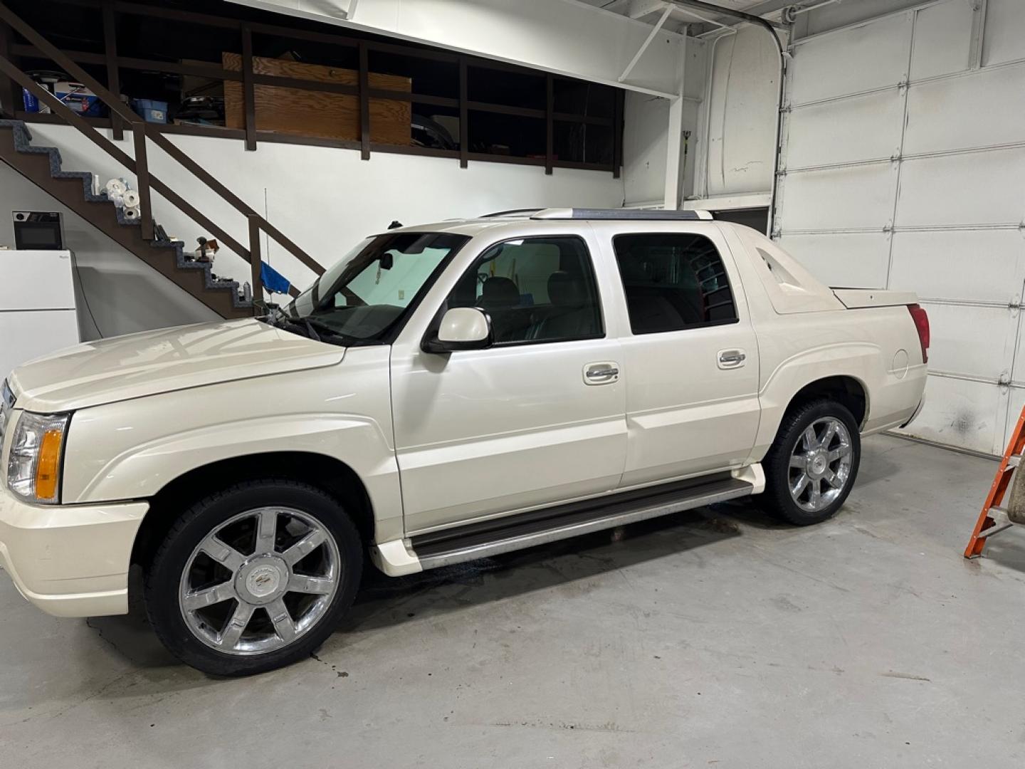 2003 CADILLAC ESCALADE EXT (3GYEK63N53G) with an 6.0L engine, Automatic transmission, located at 1030 S. 22nd St., Bismarck, ND, 58504, (701) 258-0022, 46.793560, -100.758118- Photo#1