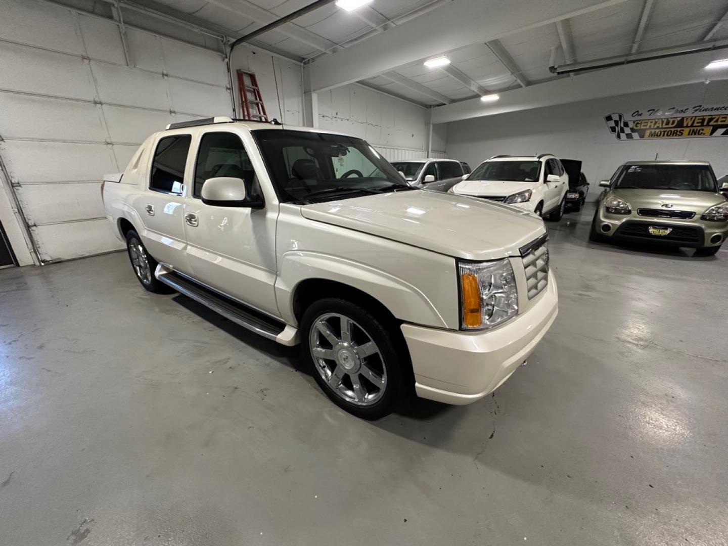 2003 CADILLAC ESCALADE EXT (3GYEK63N53G) with an 6.0L engine, Automatic transmission, located at 1030 S. 22nd St., Bismarck, ND, 58504, (701) 258-0022, 46.793560, -100.758118- Photo#2