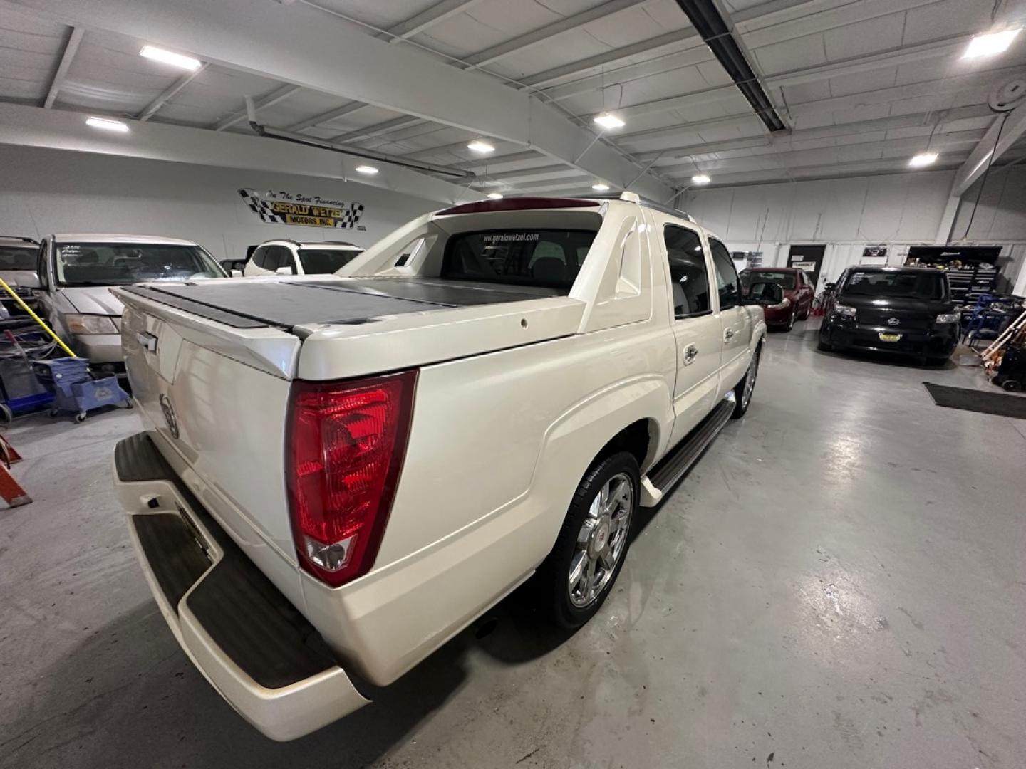 2003 CADILLAC ESCALADE EXT (3GYEK63N53G) with an 6.0L engine, Automatic transmission, located at 1030 S. 22nd St., Bismarck, ND, 58504, (701) 258-0022, 46.793560, -100.758118- Photo#3