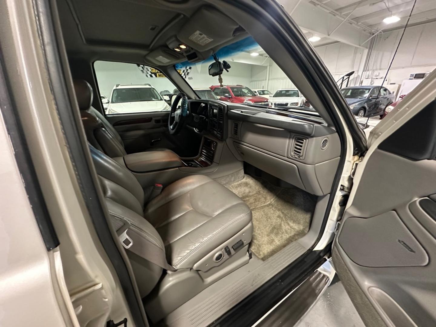 2003 CADILLAC ESCALADE EXT (3GYEK63N53G) with an 6.0L engine, Automatic transmission, located at 1030 S. 22nd St., Bismarck, ND, 58504, (701) 258-0022, 46.793560, -100.758118- Photo#4