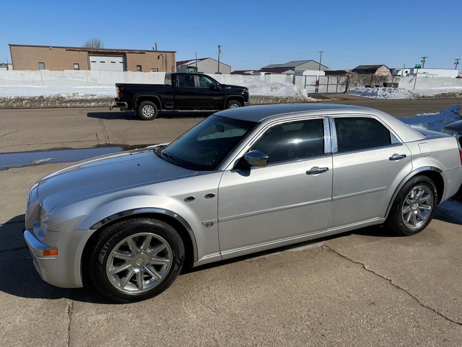 2006 SILVER CHRYSLER 300C (2C3KA63H46H) with an 5.7L engine, Automatic transmission, located at 1030 S. 22nd St., Bismarck, ND, 58504, (701) 258-0022, 46.793560, -100.758118 - Photo #0