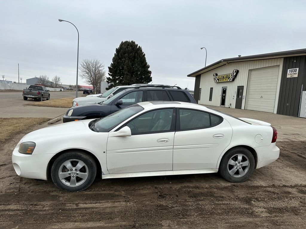 photo of 2008 PONTIAC GRAND PRIX 4DR