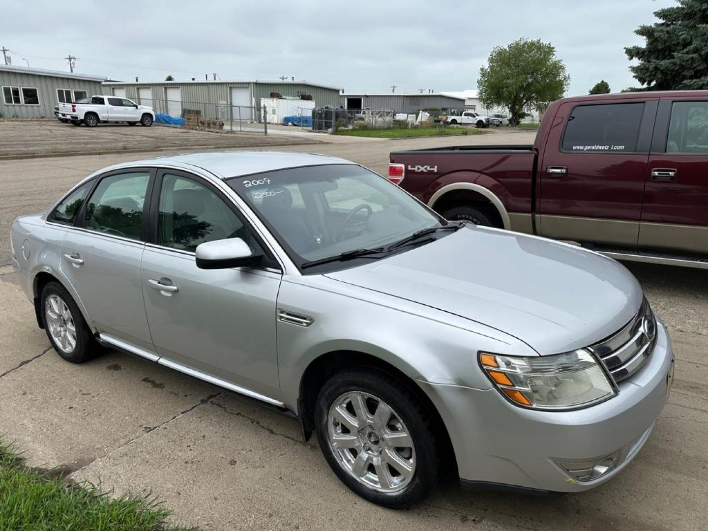 2009 FORD TAURUS SE (1FAHP26W29G) with an 3.5L engine, Automatic transmission, located at 1030 S. 22nd St., Bismarck, ND, 58504, (701) 258-0022, 46.793560, -100.758118 - GOOD RUNNING CAR. - Photo#4