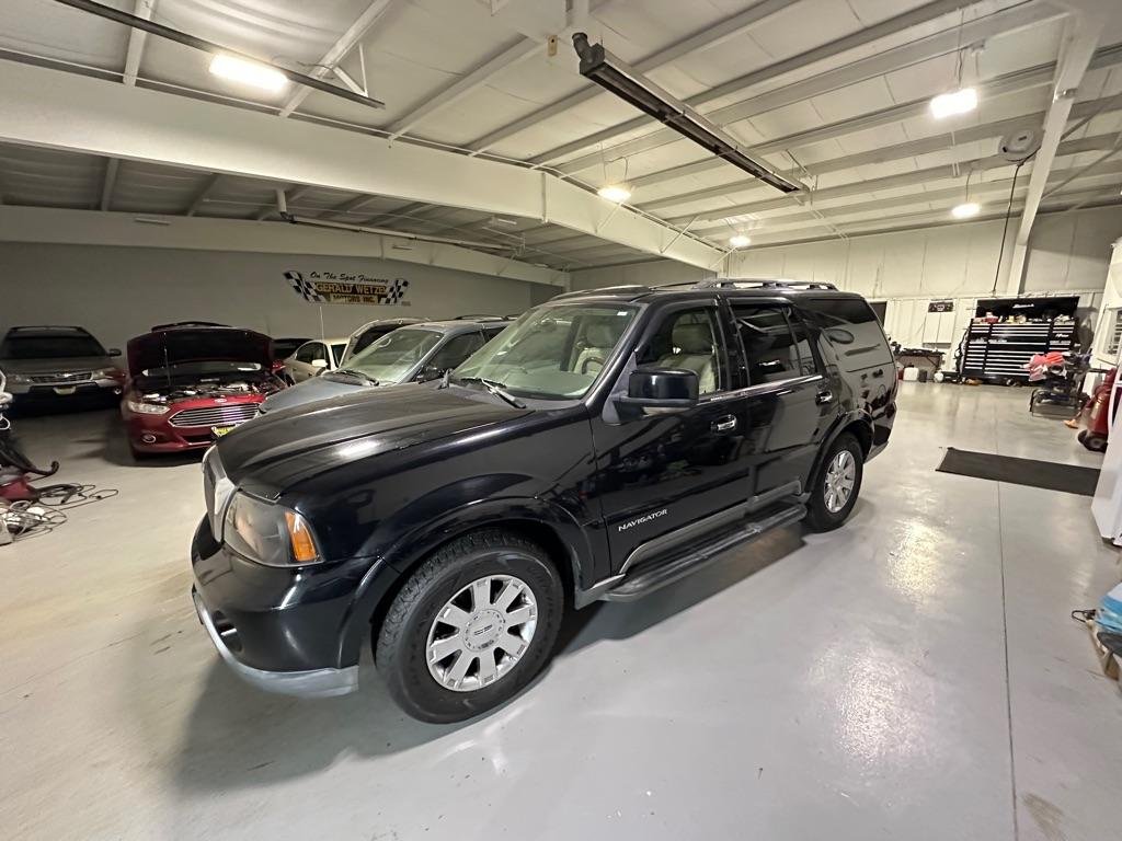 photo of 2004 LINCOLN NAVIGATOR 4DR