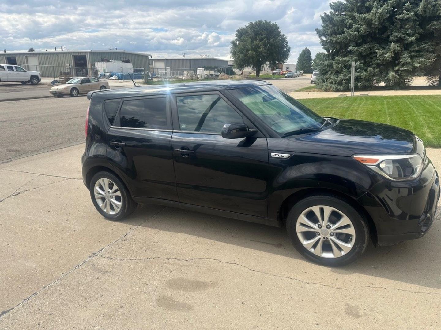 2016 KIA SOUL + (KNDJP3A59G7) with an 2.0L engine, Automatic transmission, located at 1030 S. 22nd St., Bismarck, ND, 58504, (701) 258-0022, 46.793560, -100.758118 - 4 CYL AUTO AC FWD. NEW RUBBER 113K. EXCELLENT MILEAGE CAR- Photo#2