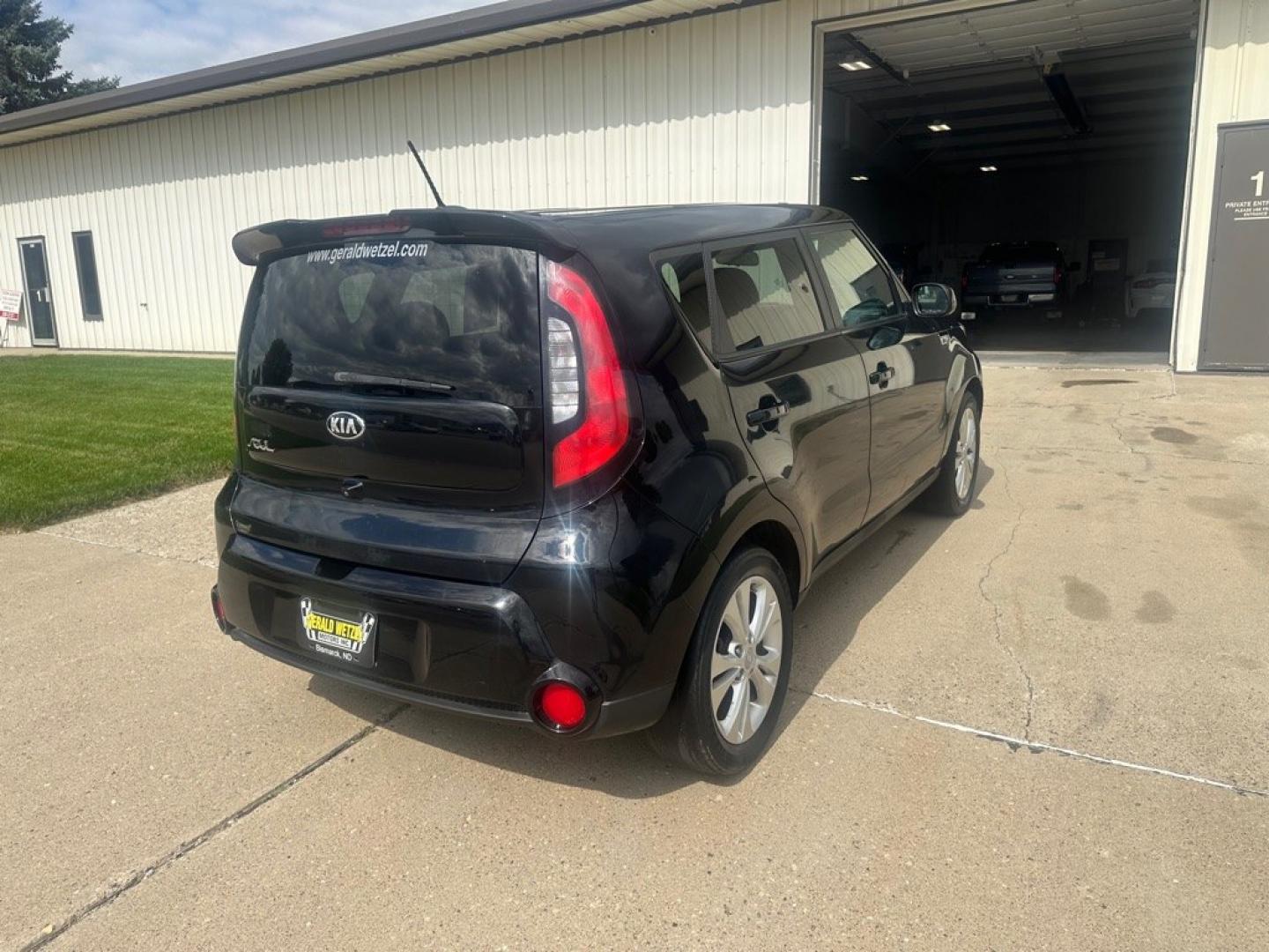 2016 KIA SOUL + (KNDJP3A59G7) with an 2.0L engine, Automatic transmission, located at 1030 S. 22nd St., Bismarck, ND, 58504, (701) 258-0022, 46.793560, -100.758118 - 4 CYL AUTO AC FWD. NEW RUBBER 113K. EXCELLENT MILEAGE CAR- Photo#3