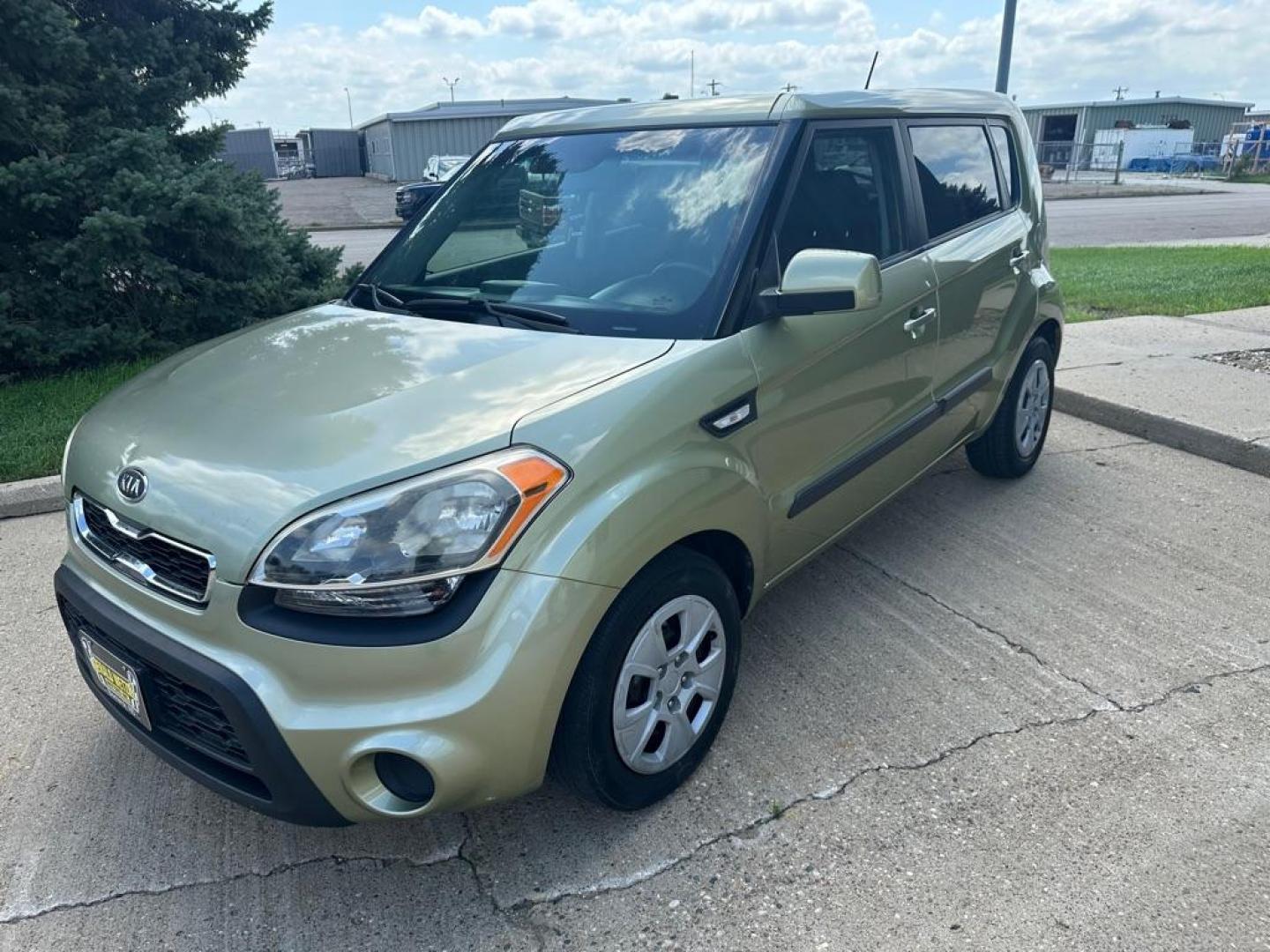 2012 KIA SOUL (KNDJT2A5XC7) with an 1.6L engine, Automatic transmission, located at 1030 S. 22nd St., Bismarck, ND, 58504, (701) 258-0022, 46.793560, -100.758118 - Photo#1