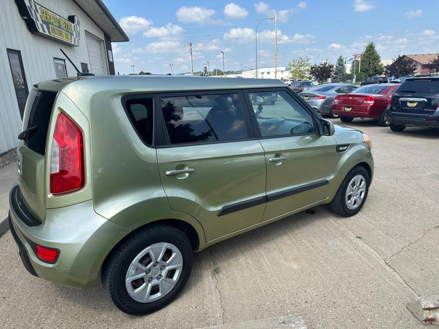 2012 KIA SOUL (KNDJT2A5XC7) with an 1.6L engine, Automatic transmission, located at 1030 S. 22nd St., Bismarck, ND, 58504, (701) 258-0022, 46.793560, -100.758118 - Photo#3