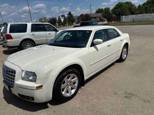2005 CHRYSLER 300 4DR