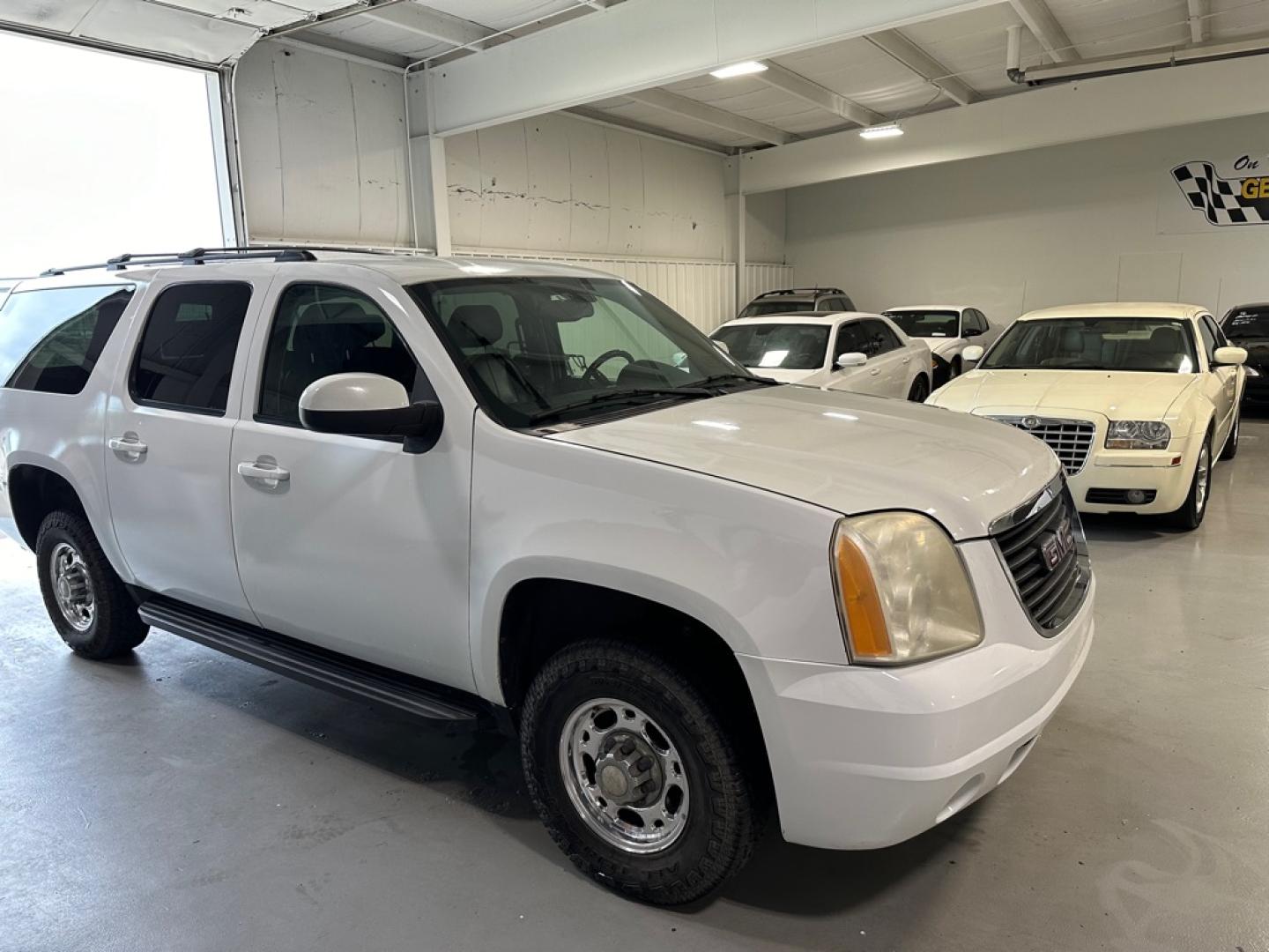 2007 WHITE GMC YUKON XL 2500 (1GKGK26K77R) with an 6.0L engine, Automatic transmission, located at 1030 S. 22nd St., Bismarck, ND, 58504, (701) 258-0022, 46.793560, -100.758118 - 2007 GMC 2500 4X4 XL 7 PASSENGER 6.2 6 SPEED AUTO. HARD TO FIND 165K NEW TIRES. HARD TO FIND.- Photo#1