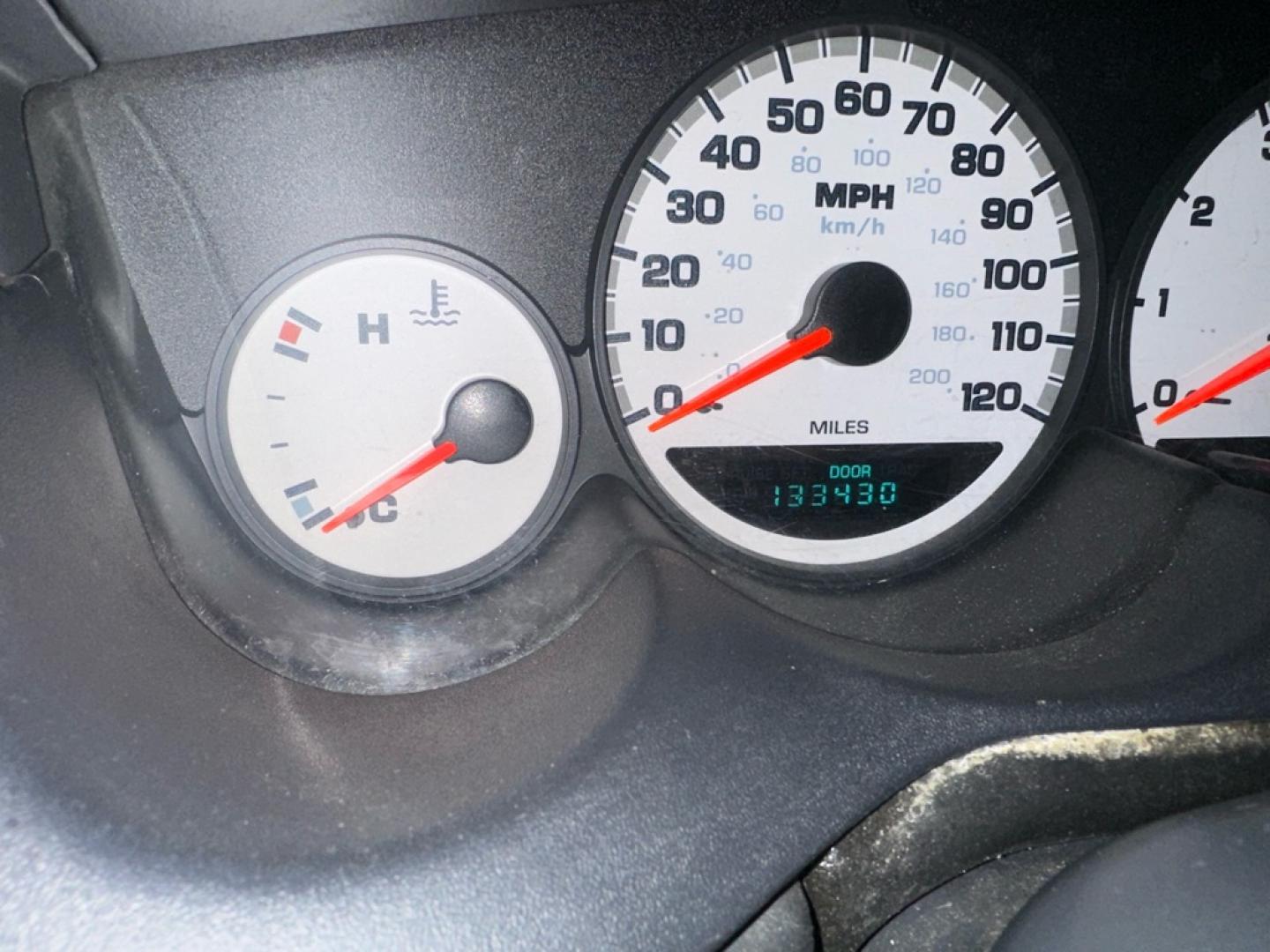 2005 DODGE NEON SXT (1B3ES56C15D) with an 2.0L engine, Automatic transmission, located at 1030 S. 22nd St., Bismarck, ND, 58504, (701) 258-0022, 46.793560, -100.758118 - GREAT MILEAGE CAR. NICE CONDITION- Photo#6