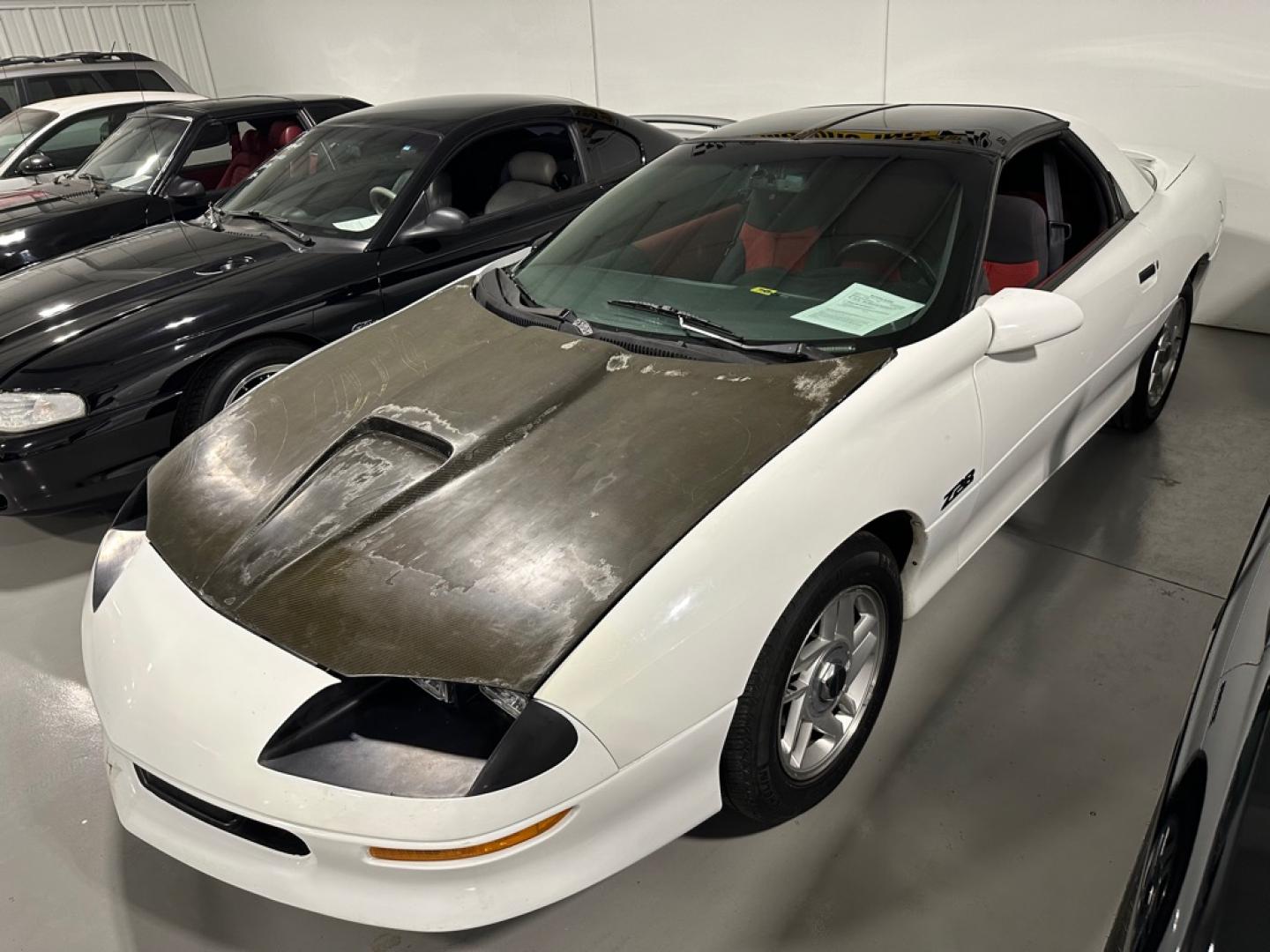 1995 WHITE CHEVROLET CAMARO Z28 (2G1FP22PXS2) with an 5.7L engine, Automatic transmission, located at 1030 S. 22nd St., Bismarck, ND, 58504, (701) 258-0022, 46.793560, -100.758118- Photo#0