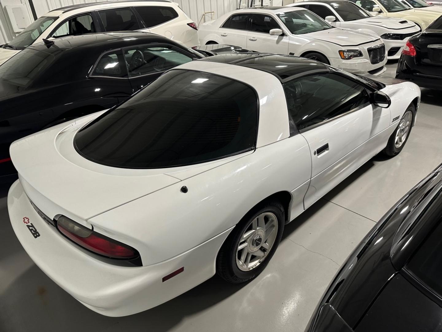1995 WHITE CHEVROLET CAMARO Z28 (2G1FP22PXS2) with an 5.7L engine, Automatic transmission, located at 1030 S. 22nd St., Bismarck, ND, 58504, (701) 258-0022, 46.793560, -100.758118- Photo#1
