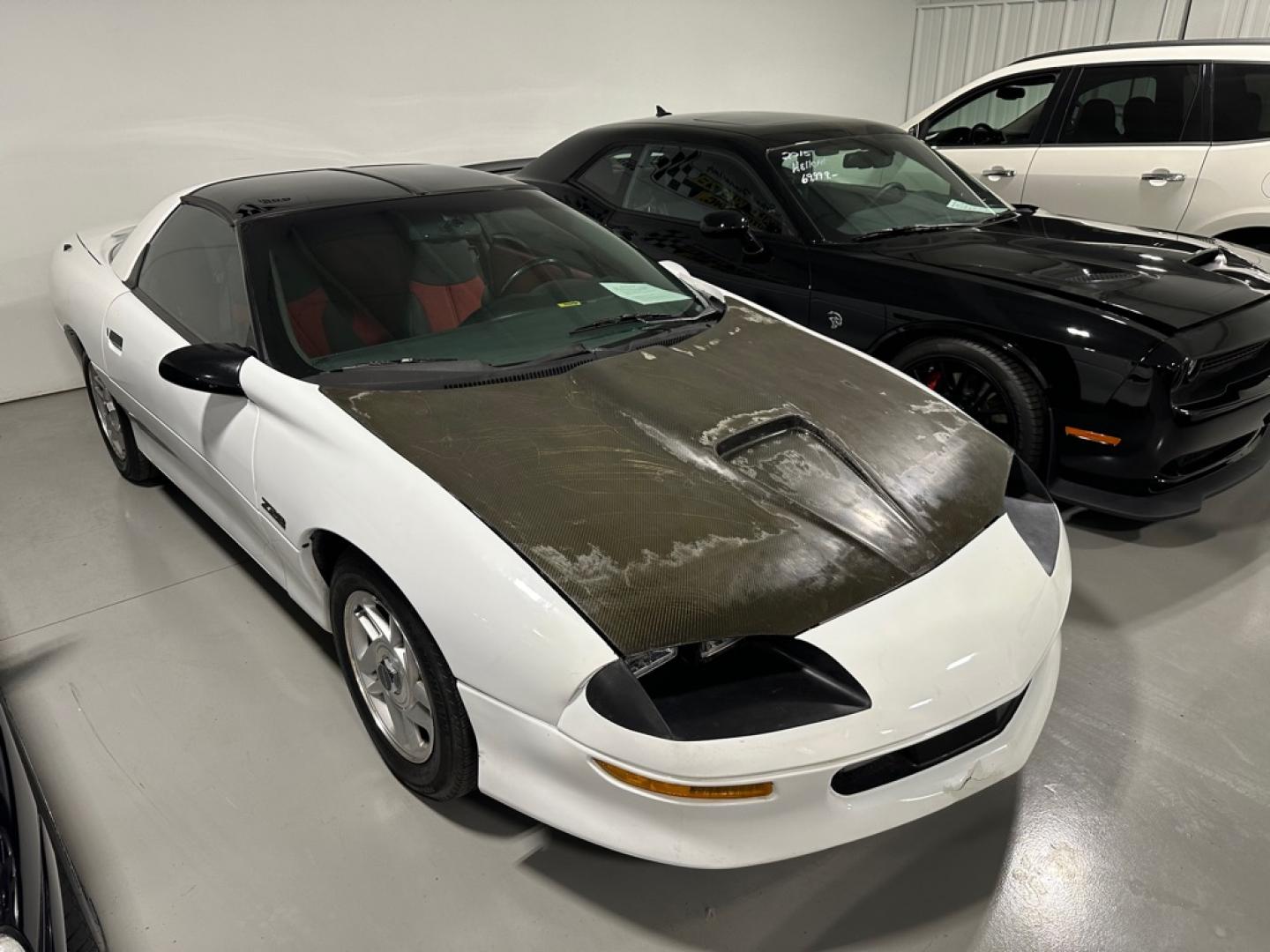 1995 WHITE CHEVROLET CAMARO Z28 (2G1FP22PXS2) with an 5.7L engine, Automatic transmission, located at 1030 S. 22nd St., Bismarck, ND, 58504, (701) 258-0022, 46.793560, -100.758118- Photo#2