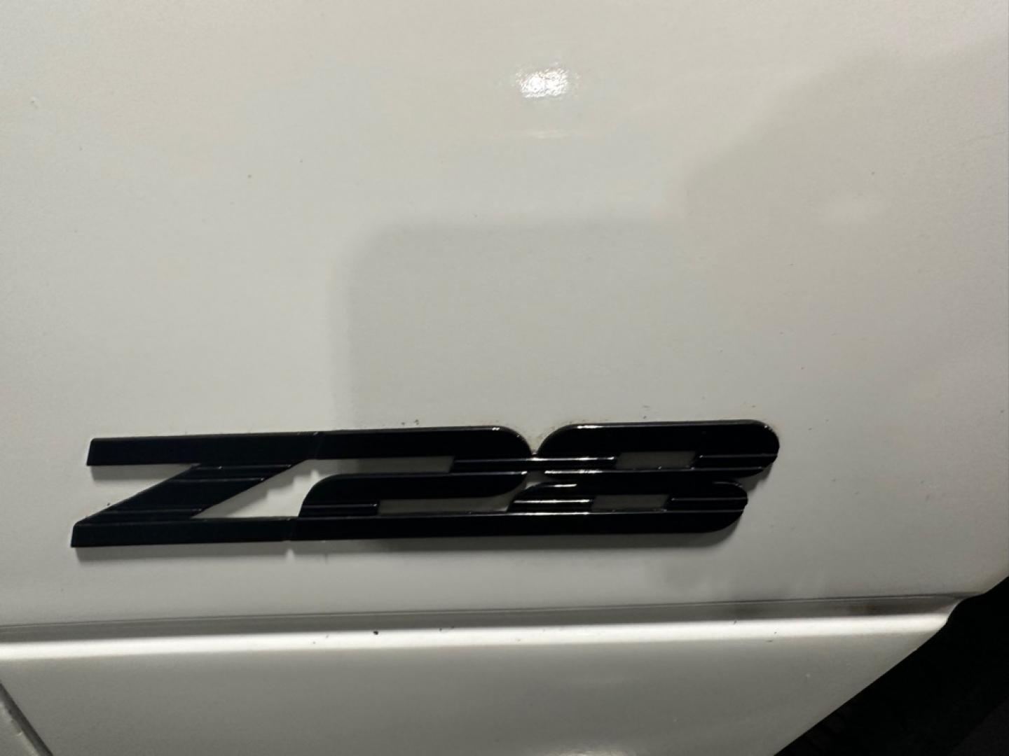 1995 WHITE CHEVROLET CAMARO Z28 (2G1FP22PXS2) with an 5.7L engine, Automatic transmission, located at 1030 S. 22nd St., Bismarck, ND, 58504, (701) 258-0022, 46.793560, -100.758118- Photo#5