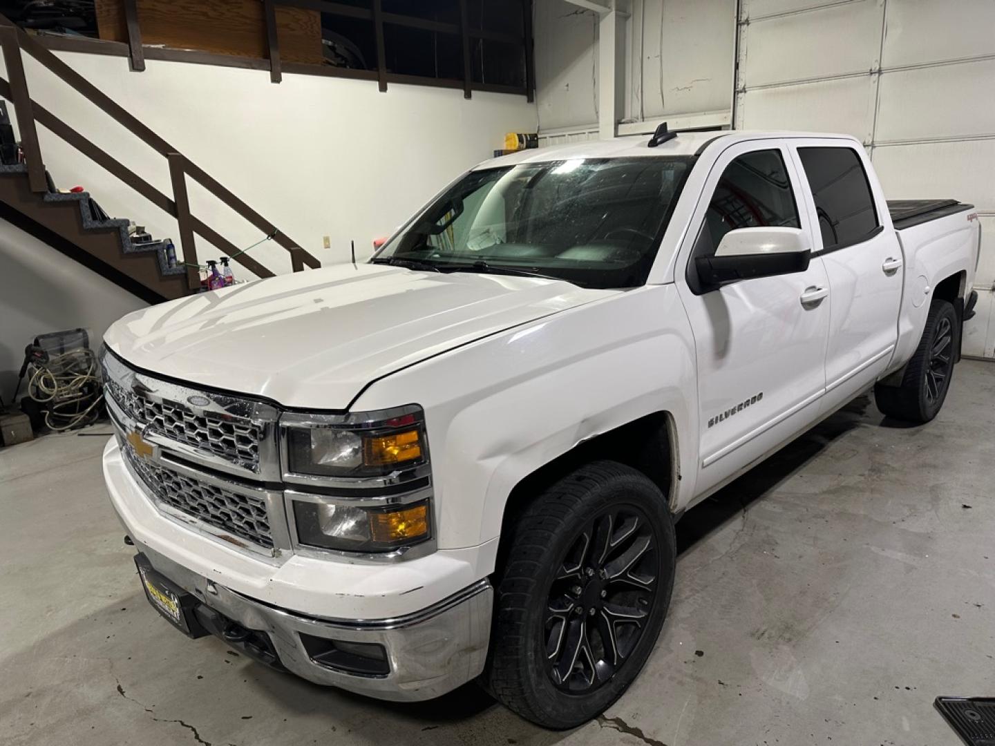2015 WHITE CHEVROLET SILVERADO 1500 LT (3GCUKREC0FG) with an 5.3L engine, Automatic transmission, located at 1030 S. 22nd St., Bismarck, ND, 58504, (701) 258-0022, 46.793560, -100.758118- Photo#0