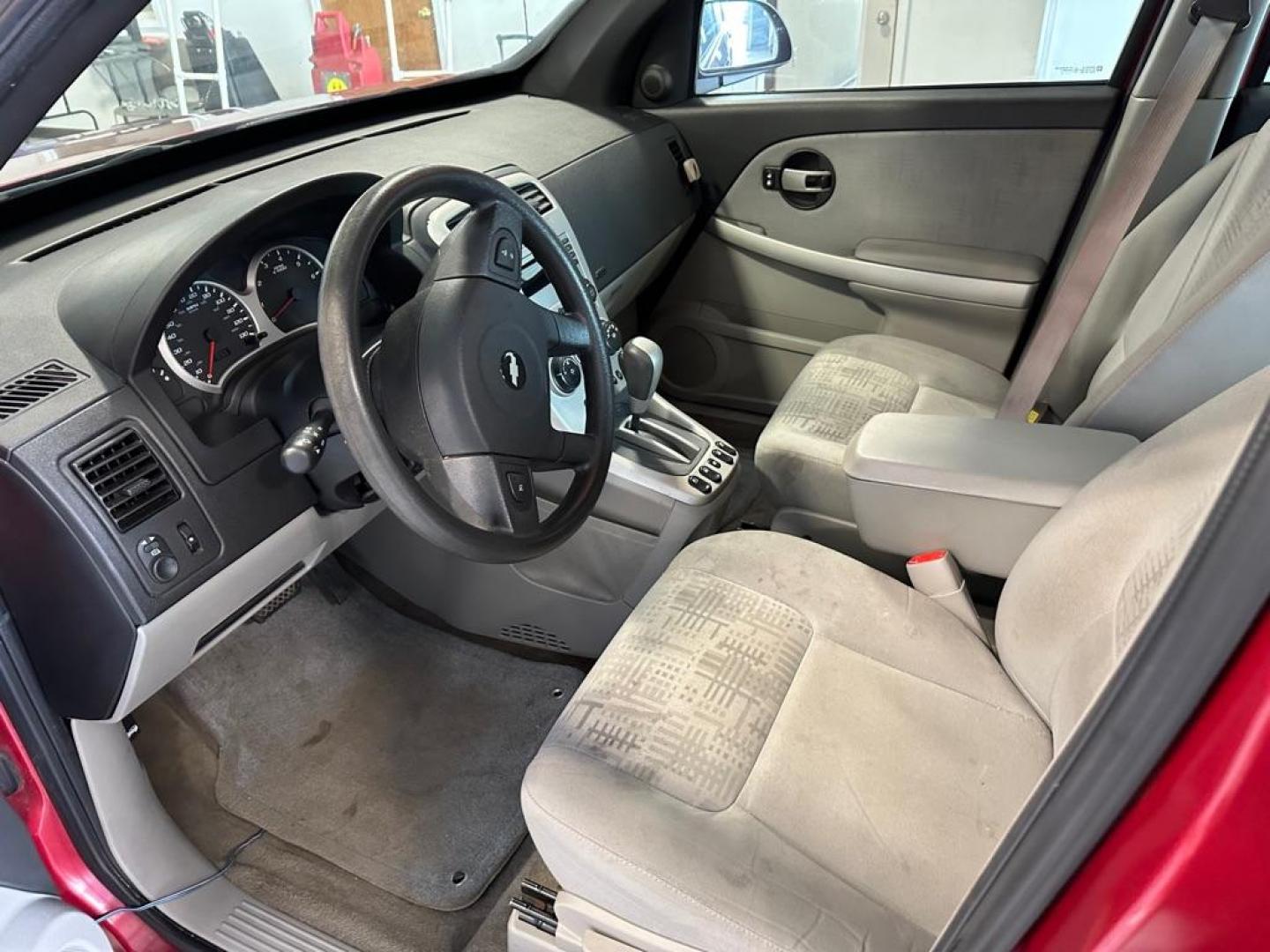 2006 CHEVROLET EQUINOX LS (2CNDL13F266) with an 3.4L engine, Automatic transmission, located at 1030 S. 22nd St., Bismarck, ND, 58504, (701) 258-0022, 46.793560, -100.758118 - Left fender damage - Photo#5