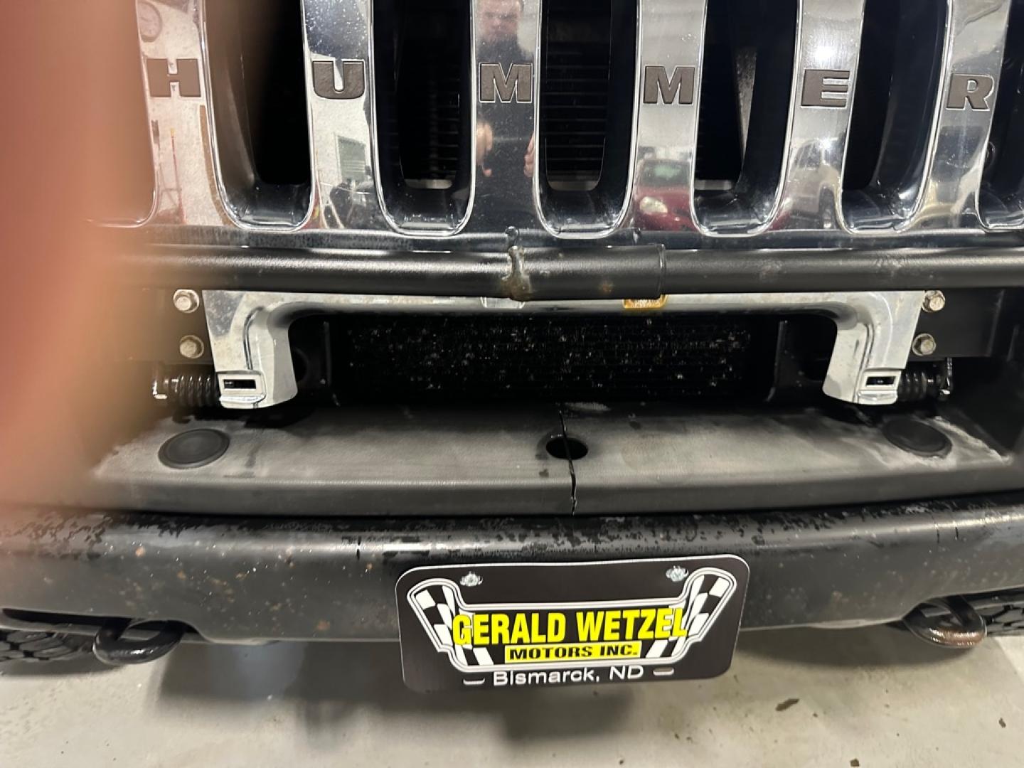 2007 HUMMER H2 (5GRGN23U17H) with an 6.0L engine, Automatic transmission, located at 1030 S. 22nd St., Bismarck, ND, 58504, (701) 258-0022, 46.793560, -100.758118 - New Tires, Rebuilt transmission w/ warranty. Above average condtion. Nice!!!- Photo#5