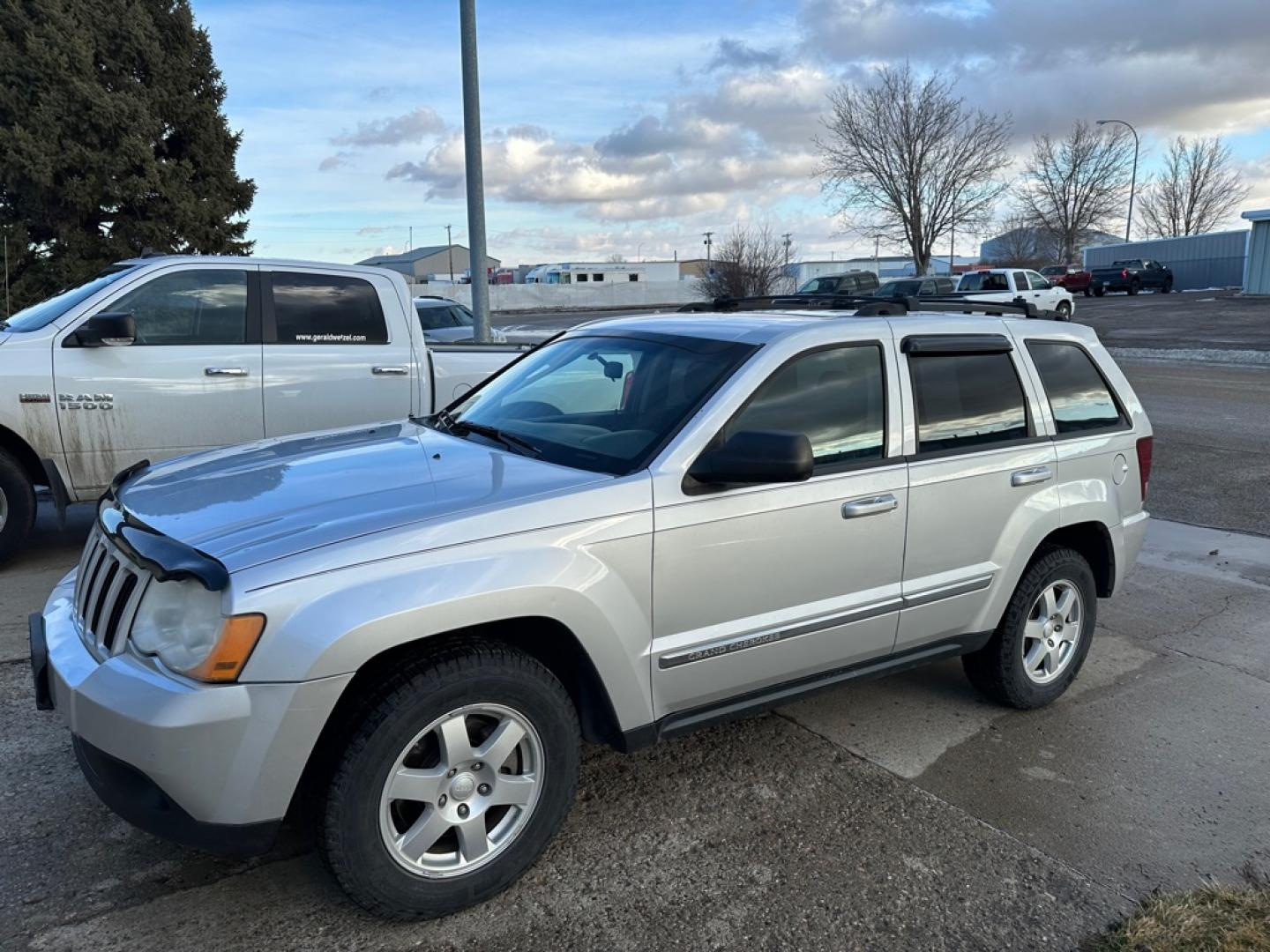2010 JEEP GRAND CHEROKEE LAREDO (1J4PR4GK6AC) with an 3.7L engine, Automatic transmission, located at 1030 S. 22nd St., Bismarck, ND, 58504, (701) 258-0022, 46.793560, -100.758118- Photo#0