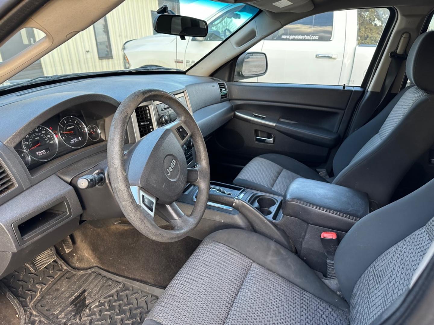 2010 JEEP GRAND CHEROKEE LAREDO (1J4PR4GK6AC) with an 3.7L engine, Automatic transmission, located at 1030 S. 22nd St., Bismarck, ND, 58504, (701) 258-0022, 46.793560, -100.758118- Photo#5