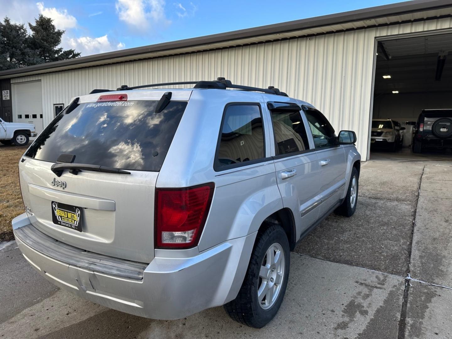 2010 JEEP GRAND CHEROKEE LAREDO (1J4PR4GK6AC) with an 3.7L engine, Automatic transmission, located at 1030 S. 22nd St., Bismarck, ND, 58504, (701) 258-0022, 46.793560, -100.758118- Photo#7