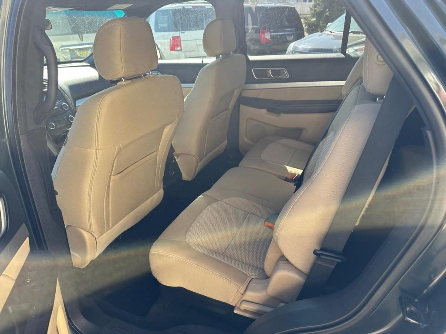 2016 FORD EXPLORER XLT (1FM5K8D88GG) with an 3.5L engine, Automatic transmission, located at 1030 S. 22nd St., Bismarck, ND, 58504, (701) 258-0022, 46.793560, -100.758118 - Photo#4