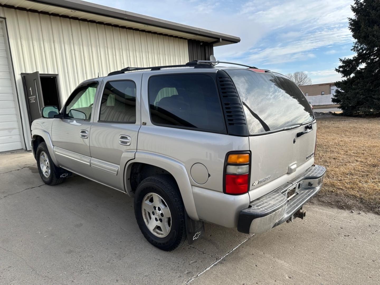2005 PEWTER CHEVROLET TAHOE 1500 (1GNEK13TX5J) with an 5.3L engine, Automatic transmission, located at 1030 S. 22nd St., Bismarck, ND, 58504, (701) 258-0022, 46.793560, -100.758118- Photo#1