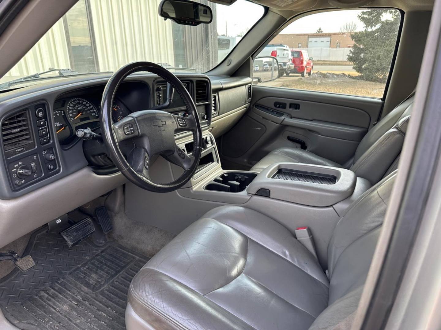 2005 PEWTER CHEVROLET TAHOE 1500 (1GNEK13TX5J) with an 5.3L engine, Automatic transmission, located at 1030 S. 22nd St., Bismarck, ND, 58504, (701) 258-0022, 46.793560, -100.758118- Photo#2