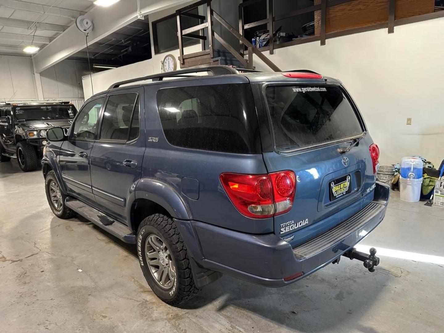 2007 TOYOTA SEQUOIA SR5 (5TDBT44A57S) with an 4.7L engine, Automatic transmission, located at 1030 S. 22nd St., Bismarck, ND, 58504, (701) 258-0022, 46.793560, -100.758118 - 7 PASSSENGER- V8- 4X4 - Photo#1