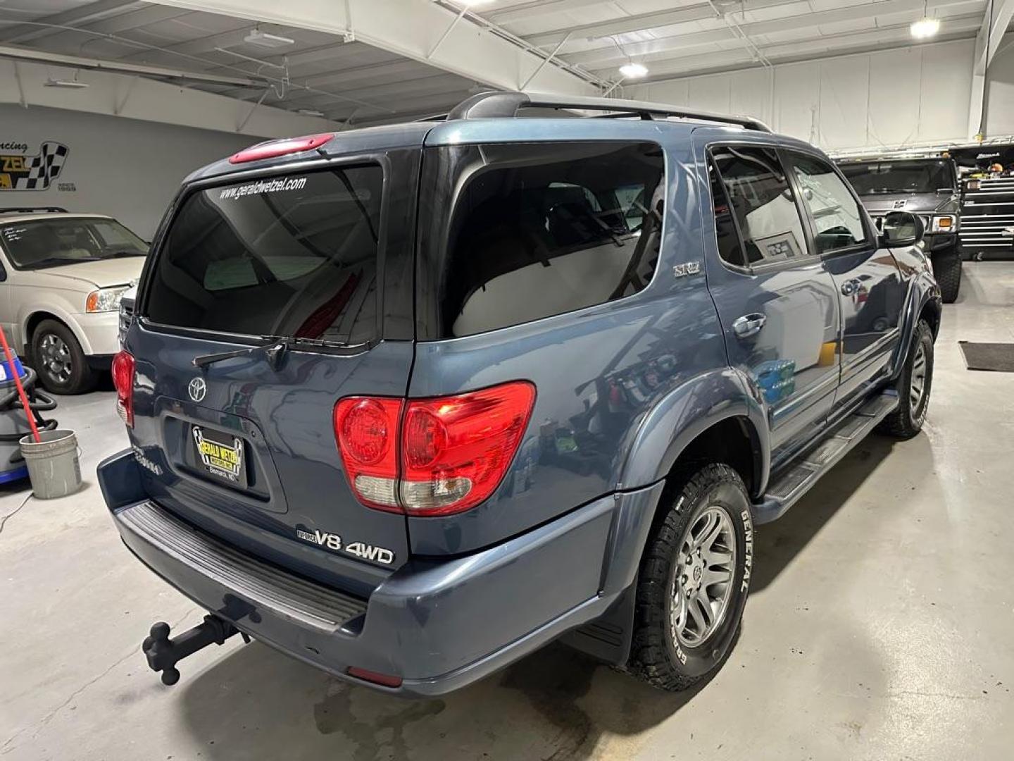 2007 TOYOTA SEQUOIA SR5 (5TDBT44A57S) with an 4.7L engine, Automatic transmission, located at 1030 S. 22nd St., Bismarck, ND, 58504, (701) 258-0022, 46.793560, -100.758118 - 7 PASSSENGER- V8- 4X4 - Photo#6