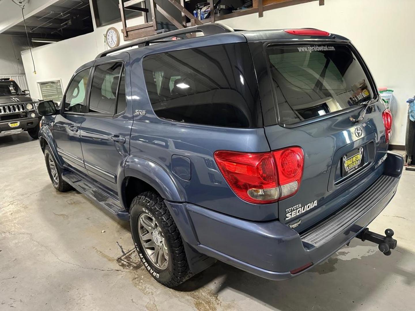 2007 TOYOTA SEQUOIA SR5 (5TDBT44A57S) with an 4.7L engine, Automatic transmission, located at 1030 S. 22nd St., Bismarck, ND, 58504, (701) 258-0022, 46.793560, -100.758118 - 7 PASSSENGER- V8- 4X4 - Photo#7