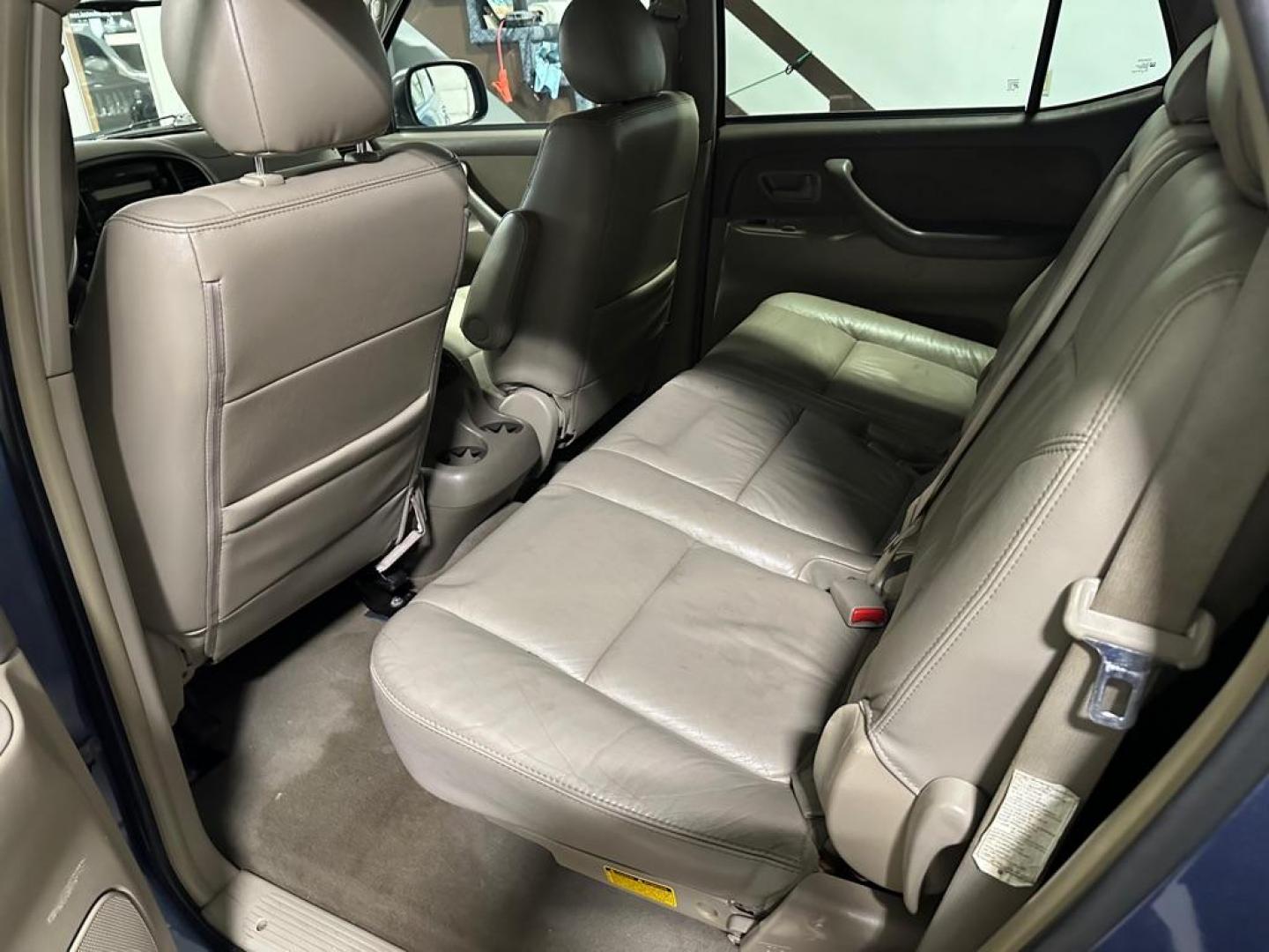 2007 TOYOTA SEQUOIA SR5 (5TDBT44A57S) with an 4.7L engine, Automatic transmission, located at 1030 S. 22nd St., Bismarck, ND, 58504, (701) 258-0022, 46.793560, -100.758118 - 7 PASSSENGER- V8- 4X4 - Photo#9