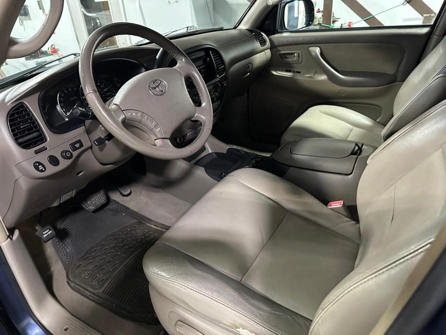 2007 TOYOTA SEQUOIA SR5 (5TDBT44A57S) with an 4.7L engine, Automatic transmission, located at 1030 S. 22nd St., Bismarck, ND, 58504, (701) 258-0022, 46.793560, -100.758118 - 7 PASSSENGER- V8- 4X4 - Photo#10