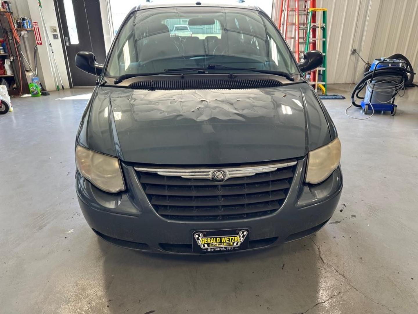 2007 CHRYSLER TOWN and COUNTRY TOURING (2A4GP54LX7R) with an 3.8L engine, Automatic transmission, located at 1030 S. 22nd St., Bismarck, ND, 58504, (701) 258-0022, 46.793560, -100.758118 - 3.8 LITER. 7 PASSENGER - Photo#1