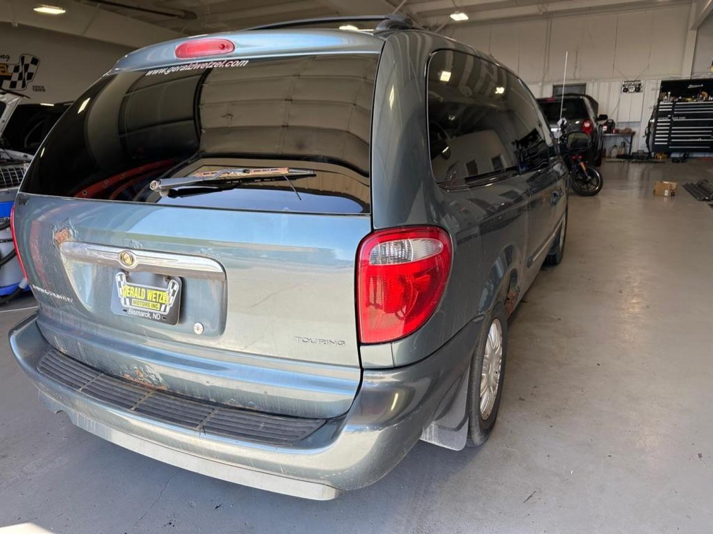 2007 CHRYSLER TOWN and COUNTRY TOURING (2A4GP54LX7R) with an 3.8L engine, Automatic transmission, located at 1030 S. 22nd St., Bismarck, ND, 58504, (701) 258-0022, 46.793560, -100.758118 - 3.8 LITER. 7 PASSENGER - Photo#4