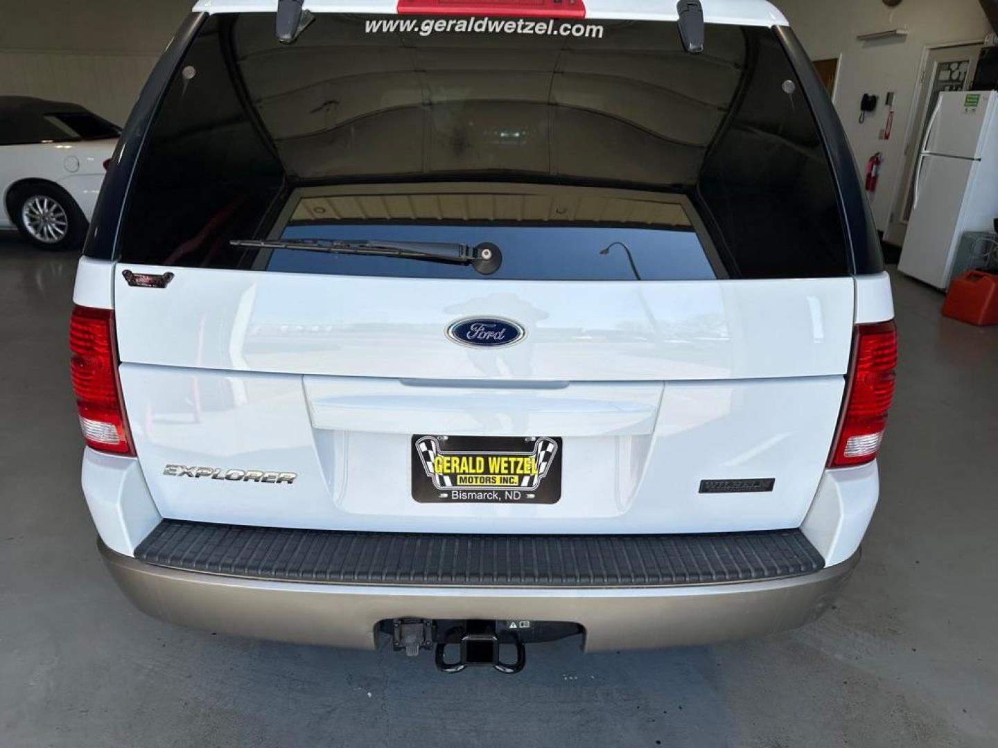 2002 FORD EXPLORER EDDIE BAUER (1FMZU74E82Z) with an 4.0L engine, Automatic transmission, located at 1030 S. 22nd St., Bismarck, ND, 58504, (701) 258-0022, 46.793560, -100.758118 - Photo#4