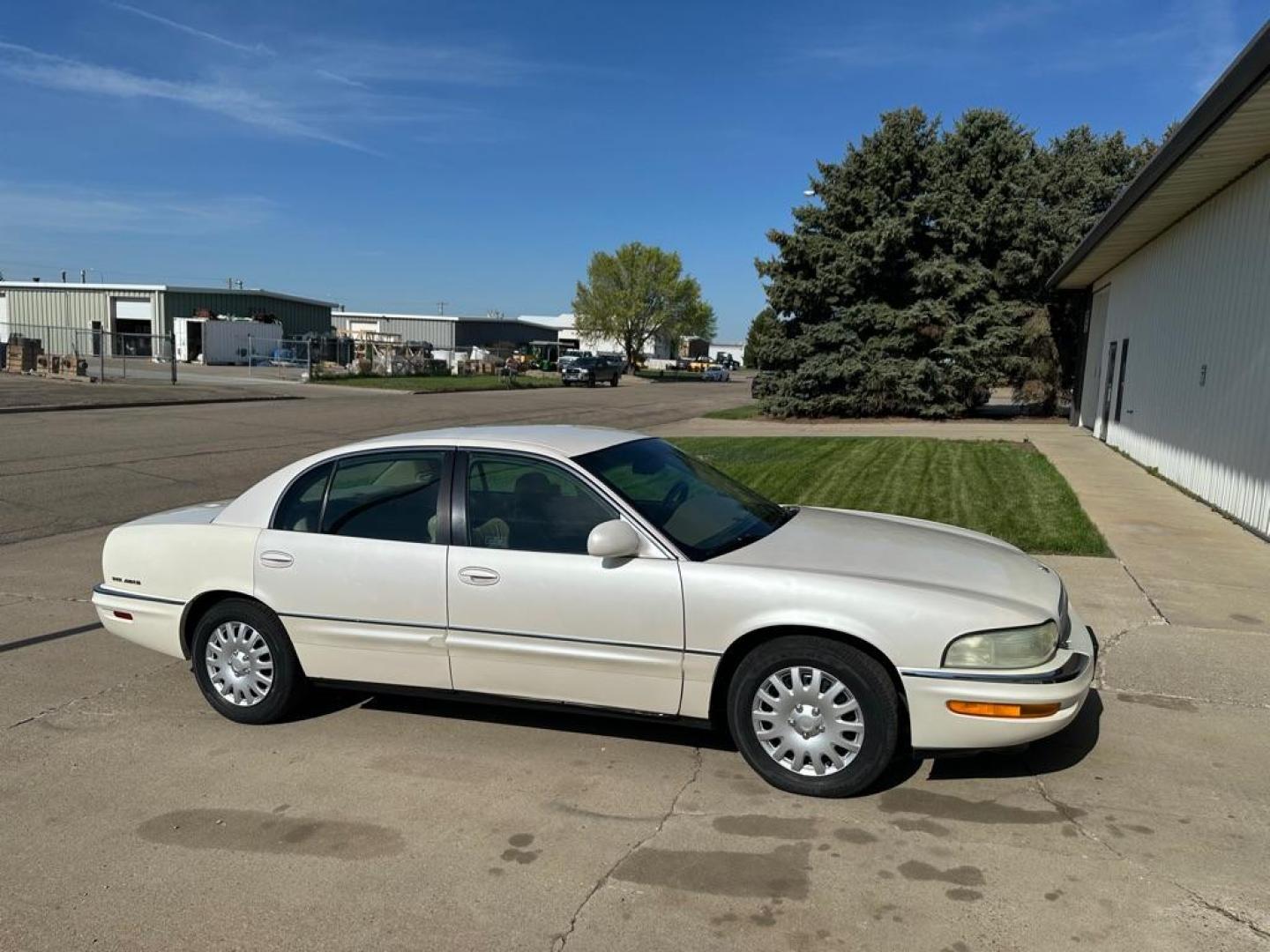 2004 BUICK PARK AVENUE (1G4CW54K144) with an 3.8L engine, Automatic transmission, located at 1030 S. 22nd St., Bismarck, ND, 58504, (701) 258-0022, 46.793560, -100.758118 - ABOVE AVERAGE CONDITION. 3.8 LITER 30 MPH - Photo#2