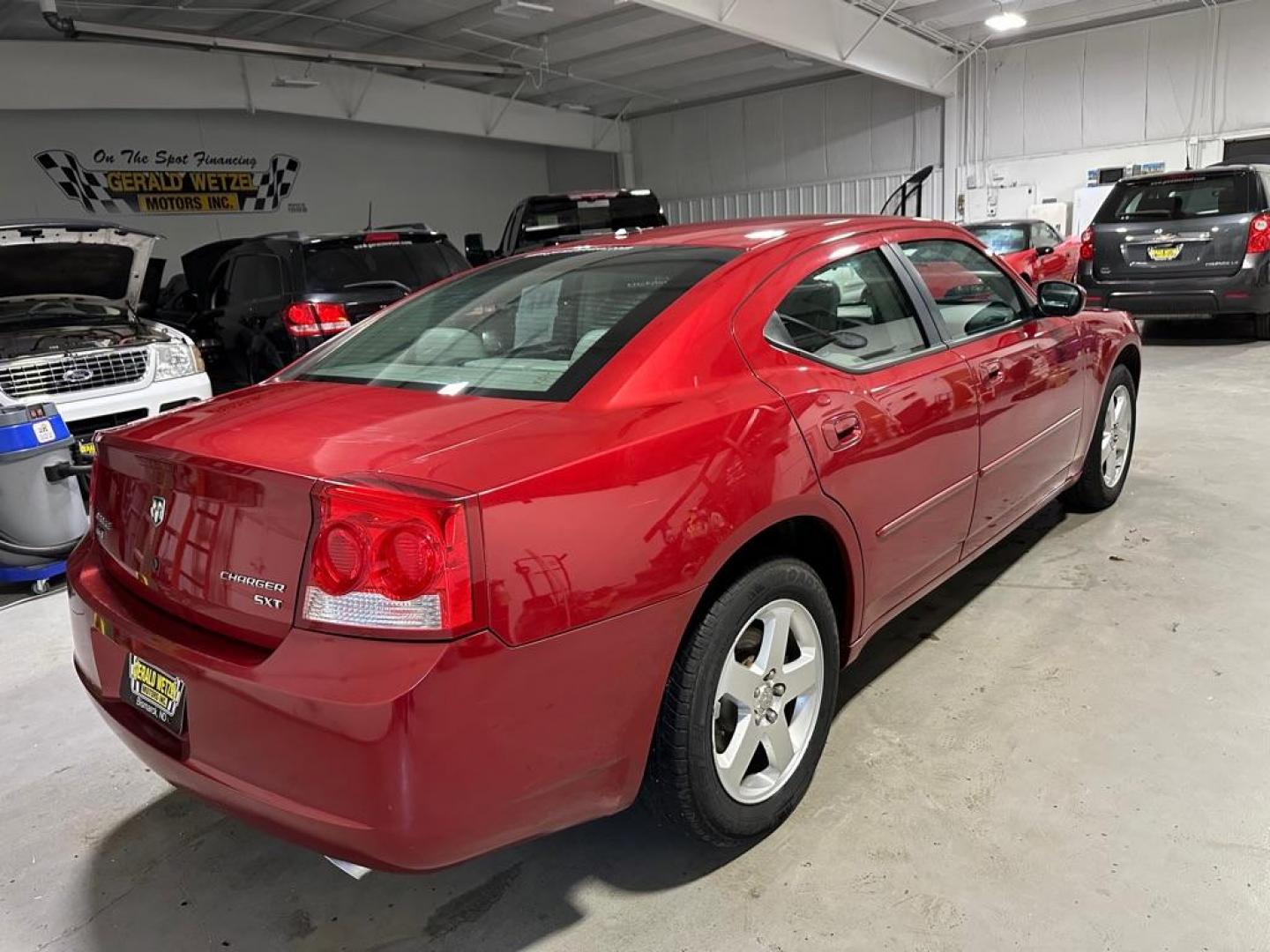 2010 DODGE CHARGER SXT (2B3CK3CV4AH) with an 3.5L engine, Automatic transmission, located at 1030 S. 22nd St., Bismarck, ND, 58504, (701) 258-0022, 46.793560, -100.758118 - Photo#4