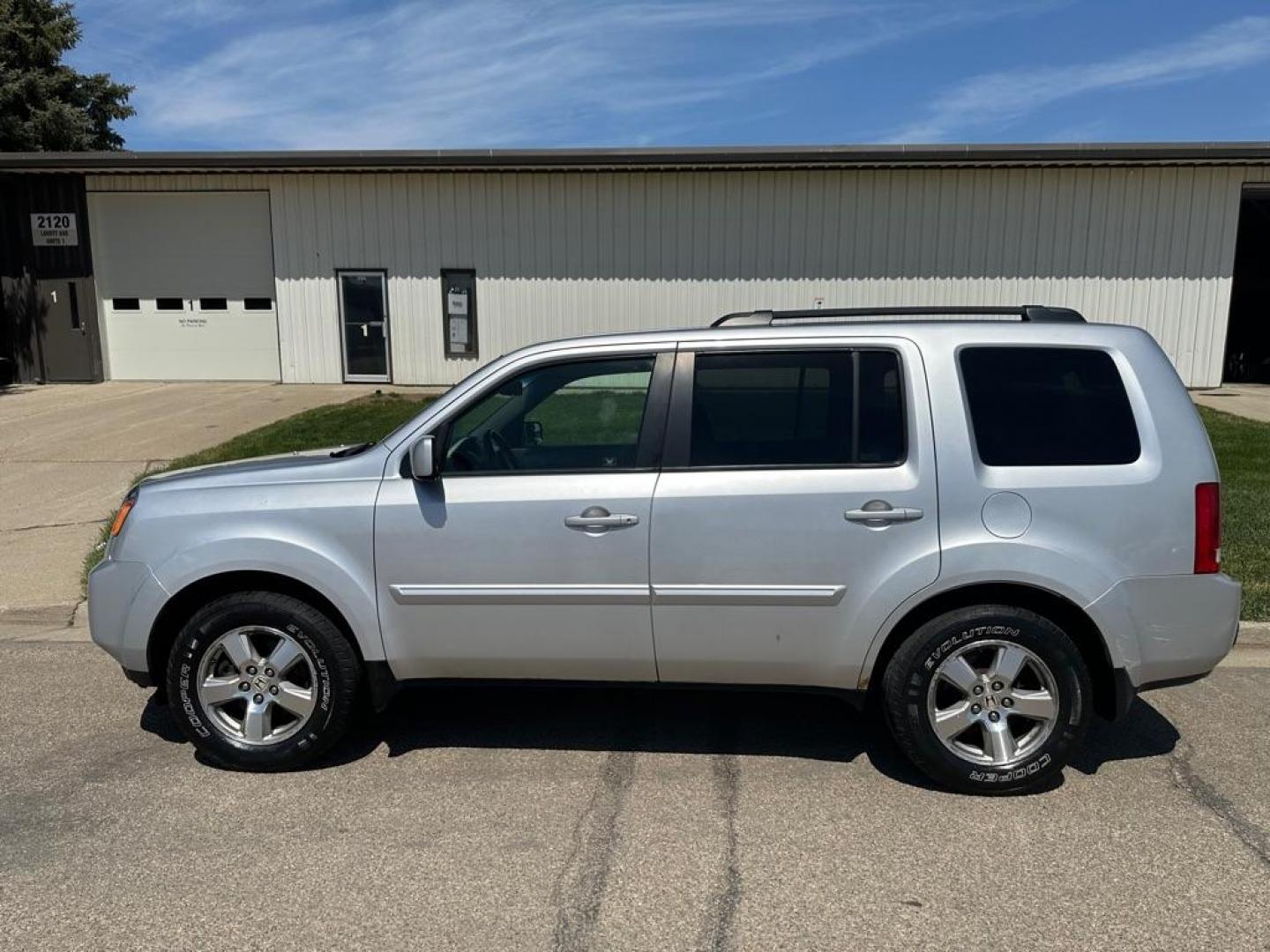 2009 HONDA PILOT EXL (5FNYF48629B) with an 3.5L engine, Automatic transmission, located at 1030 S. 22nd St., Bismarck, ND, 58504, (701) 258-0022, 46.793560, -100.758118 - Photo#0