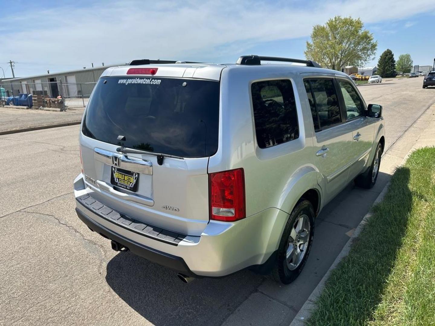 2009 HONDA PILOT EXL (5FNYF48629B) with an 3.5L engine, Automatic transmission, located at 1030 S. 22nd St., Bismarck, ND, 58504, (701) 258-0022, 46.793560, -100.758118 - Photo#10