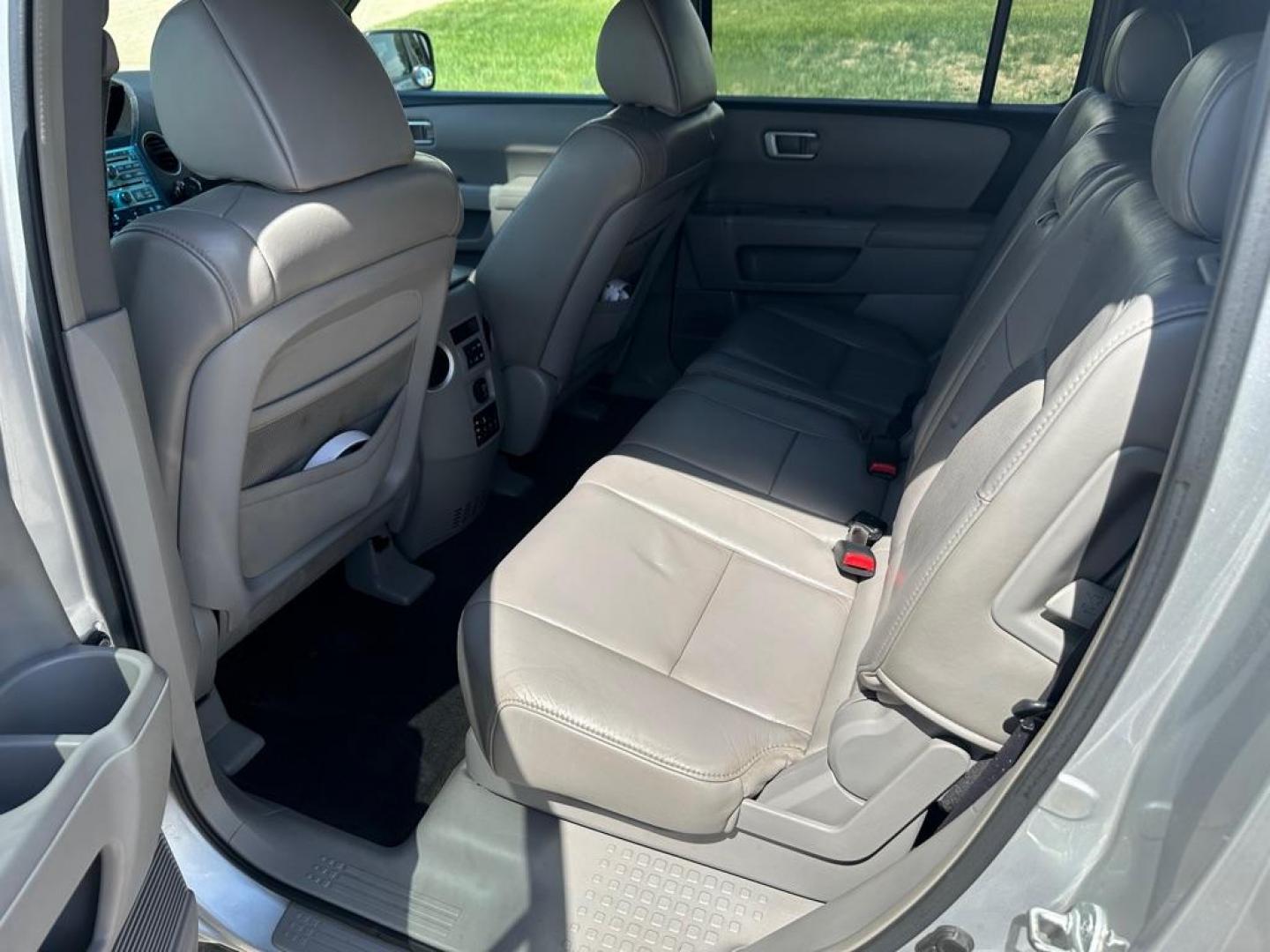 2009 HONDA PILOT EXL (5FNYF48629B) with an 3.5L engine, Automatic transmission, located at 1030 S. 22nd St., Bismarck, ND, 58504, (701) 258-0022, 46.793560, -100.758118 - Photo#12