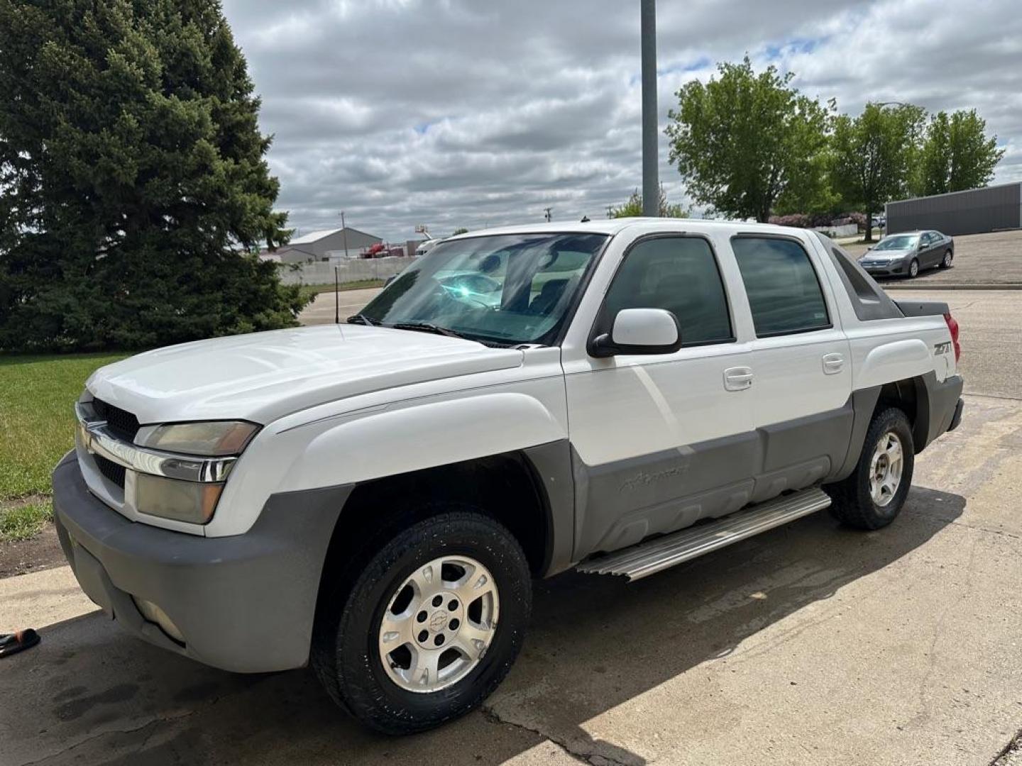 2002 CHEVROLET AVALANCHE 1500 (3GNEK13TX2G) with an 5.3L engine, Automatic transmission, located at 1030 S. 22nd St., Bismarck, ND, 58504, (701) 258-0022, 46.793560, -100.758118 - Photo#0