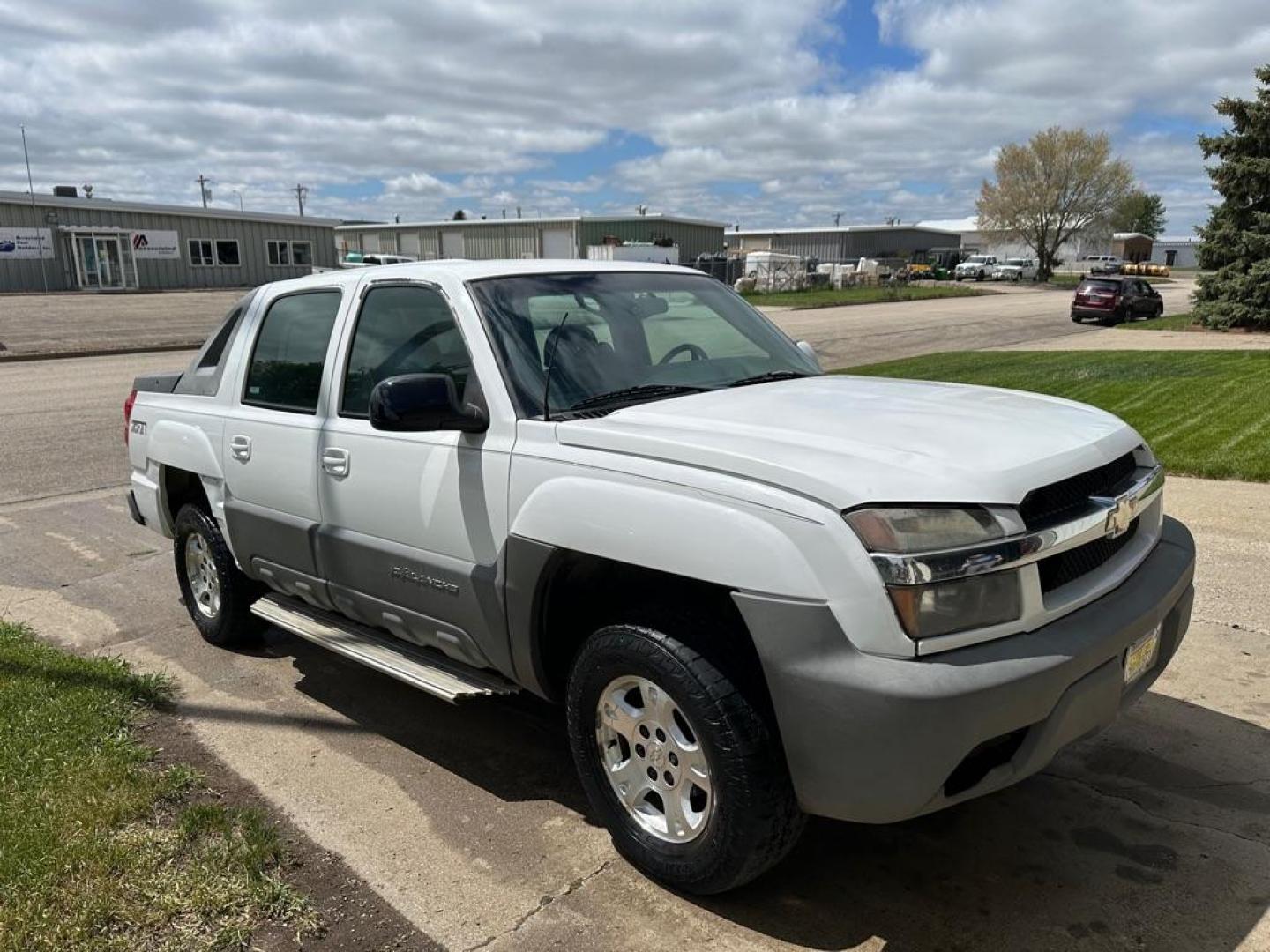 2002 CHEVROLET AVALANCHE 1500 (3GNEK13TX2G) with an 5.3L engine, Automatic transmission, located at 1030 S. 22nd St., Bismarck, ND, 58504, (701) 258-0022, 46.793560, -100.758118 - Photo#1